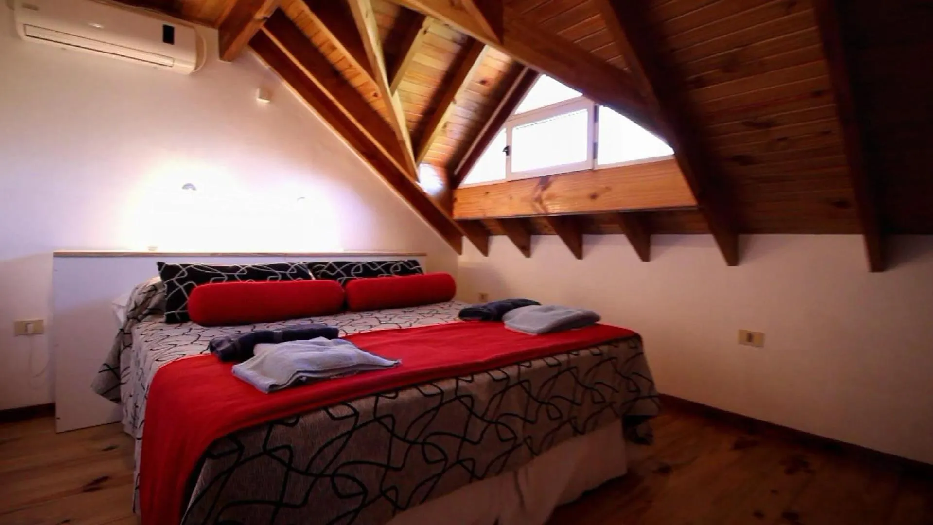 Decorative detail, Bed in Apart & Hotel Neptuno