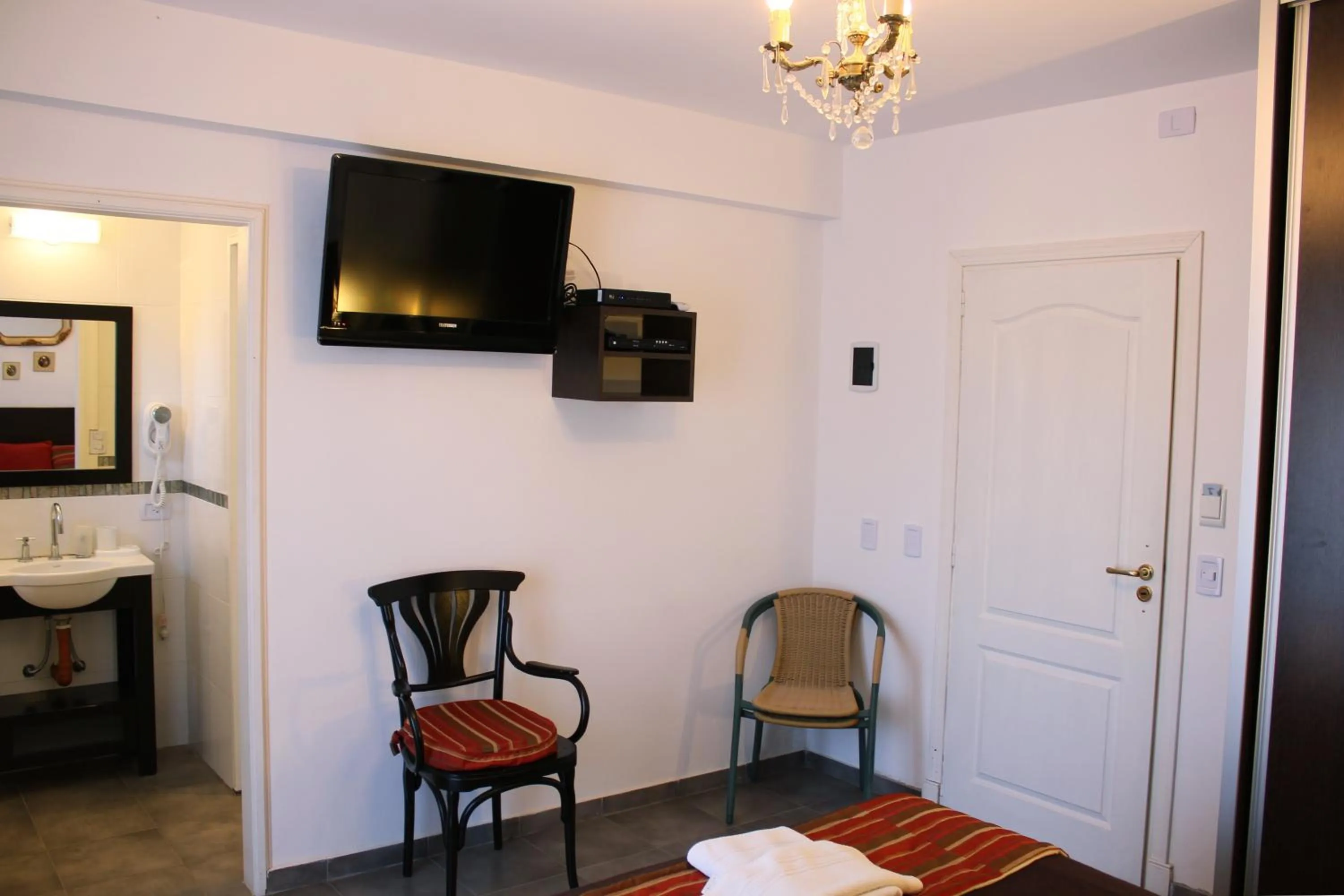 TV and multimedia, Bed in Apart & Hotel Neptuno