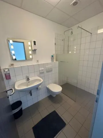 Toilet in Arena Hostel & Monteurzimmer