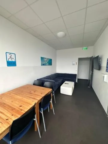Communal lounge/ TV room in Arena Hostel & Monteurzimmer