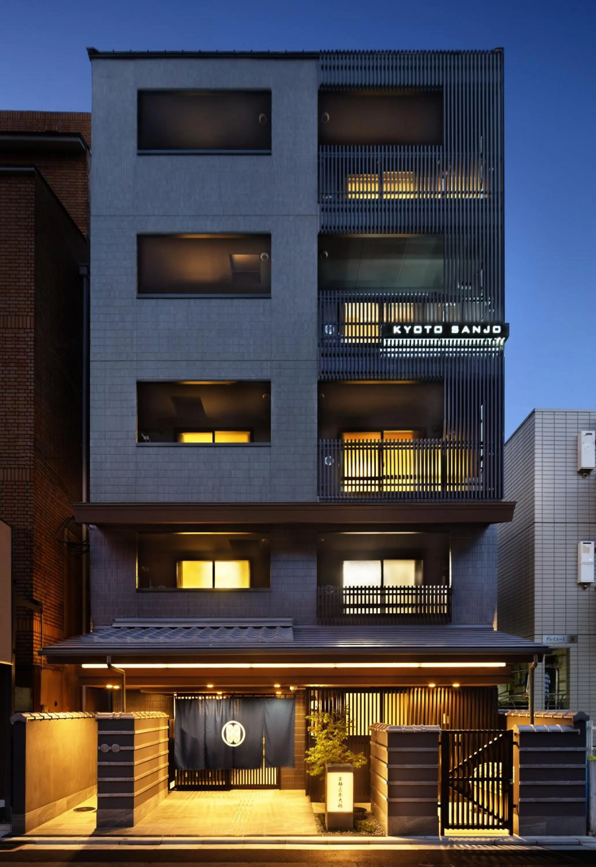 Property building in Kyoto Sanjo Ohashi