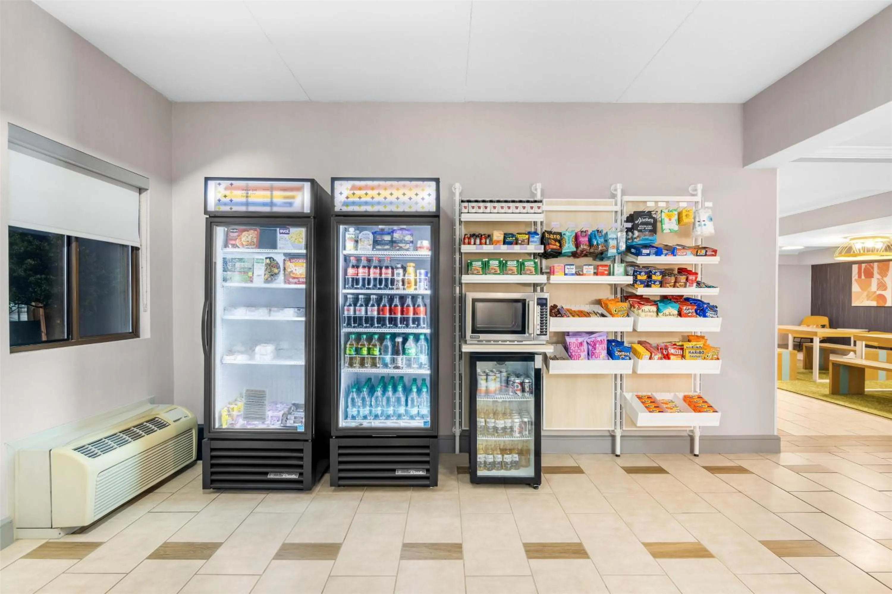 Dining area in Spark by Hilton Roanoke Civic Center