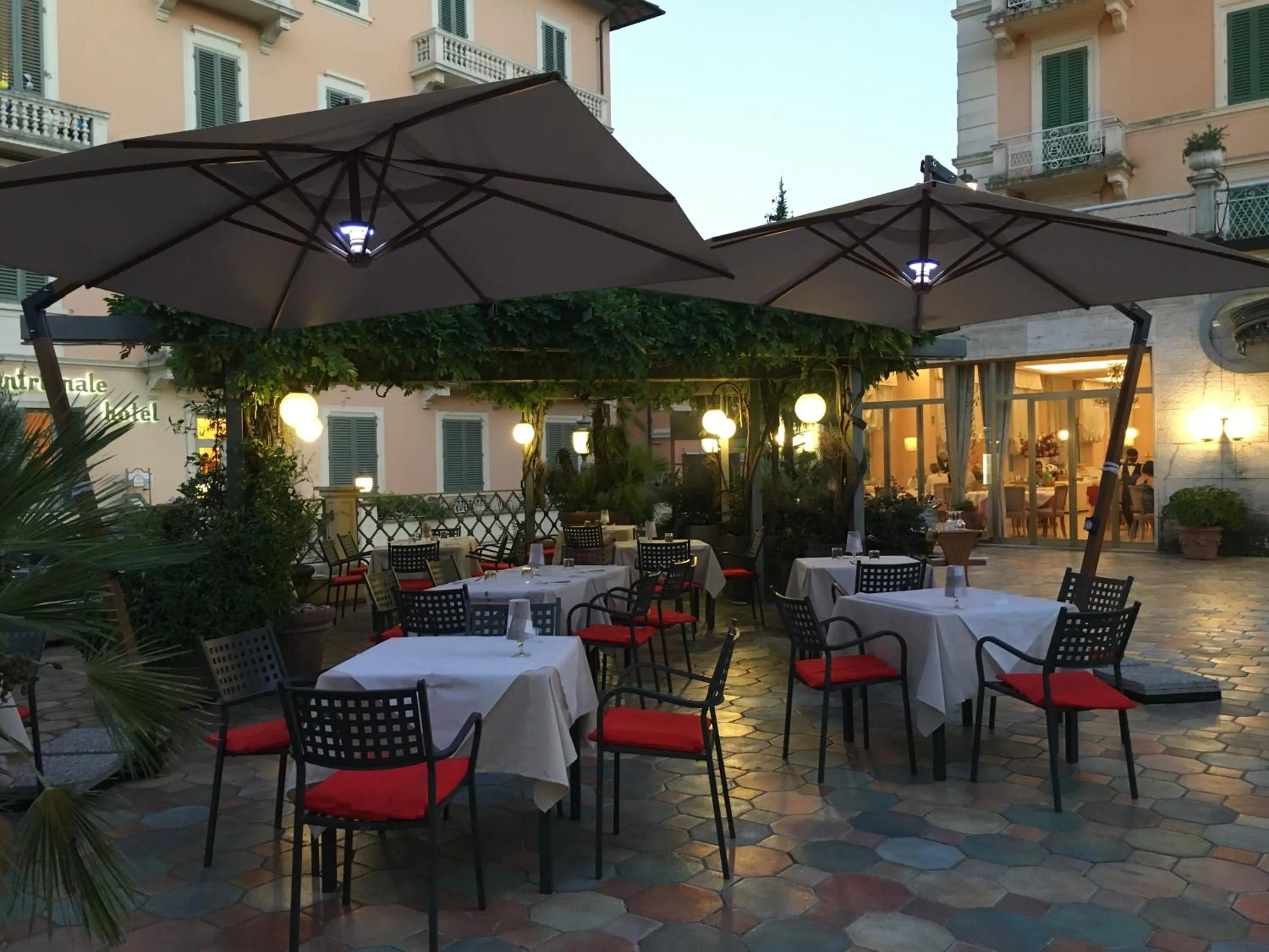 Restaurant/places to eat in Hotel Settentrionale Esplanade