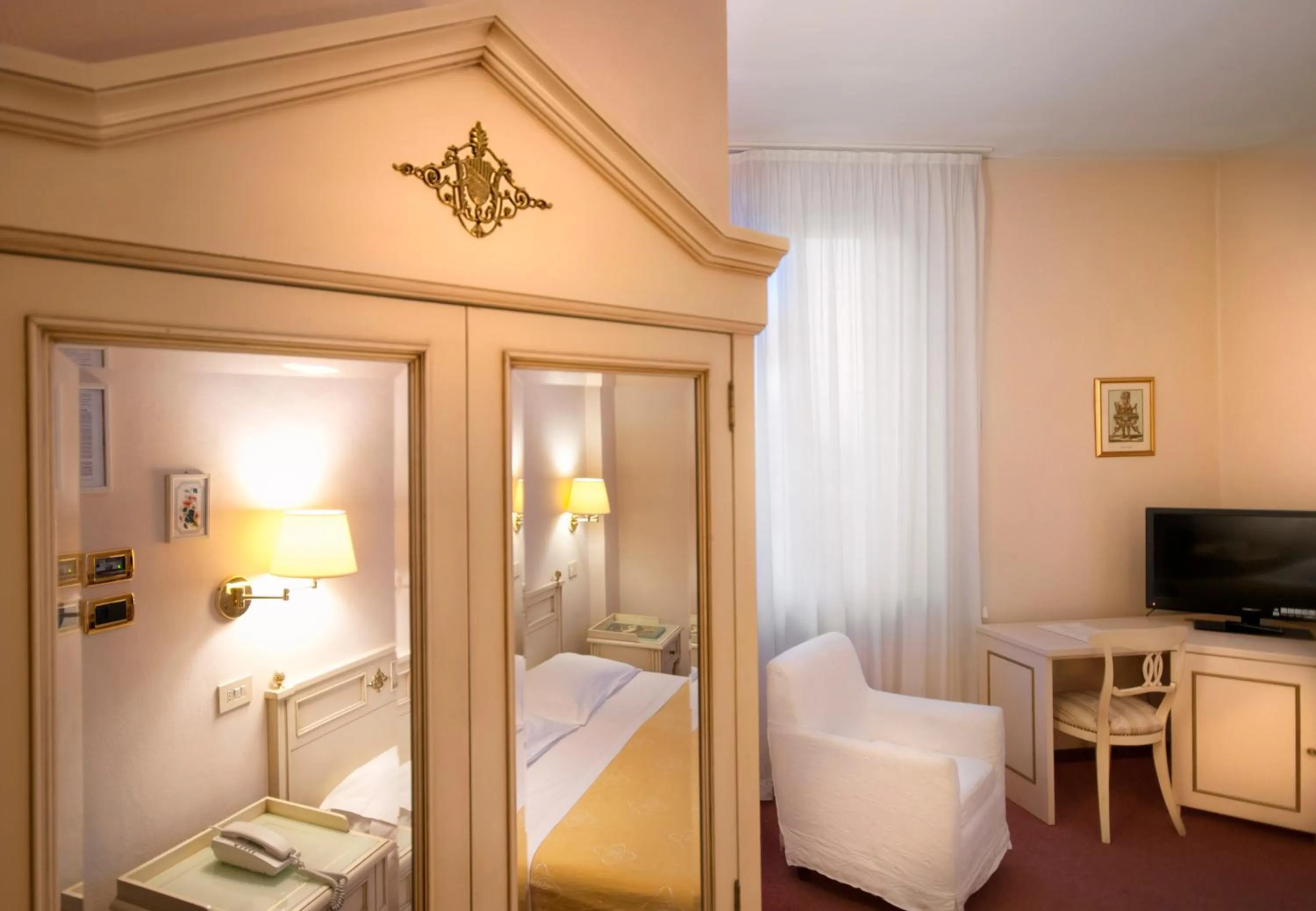 Decorative detail, Bed in Hotel Settentrionale Esplanade