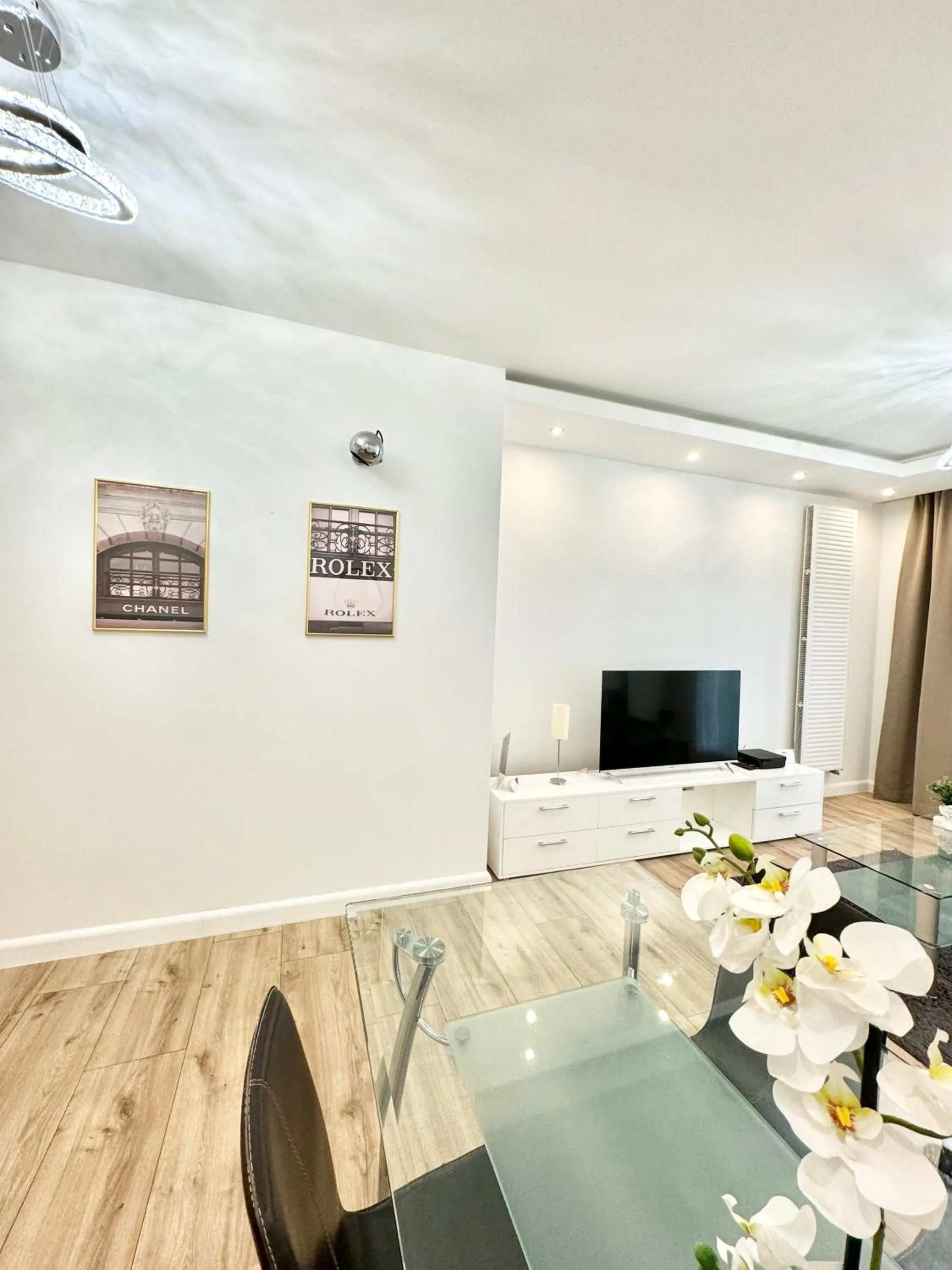 TV and multimedia in Platinum Towers Country 2 Country