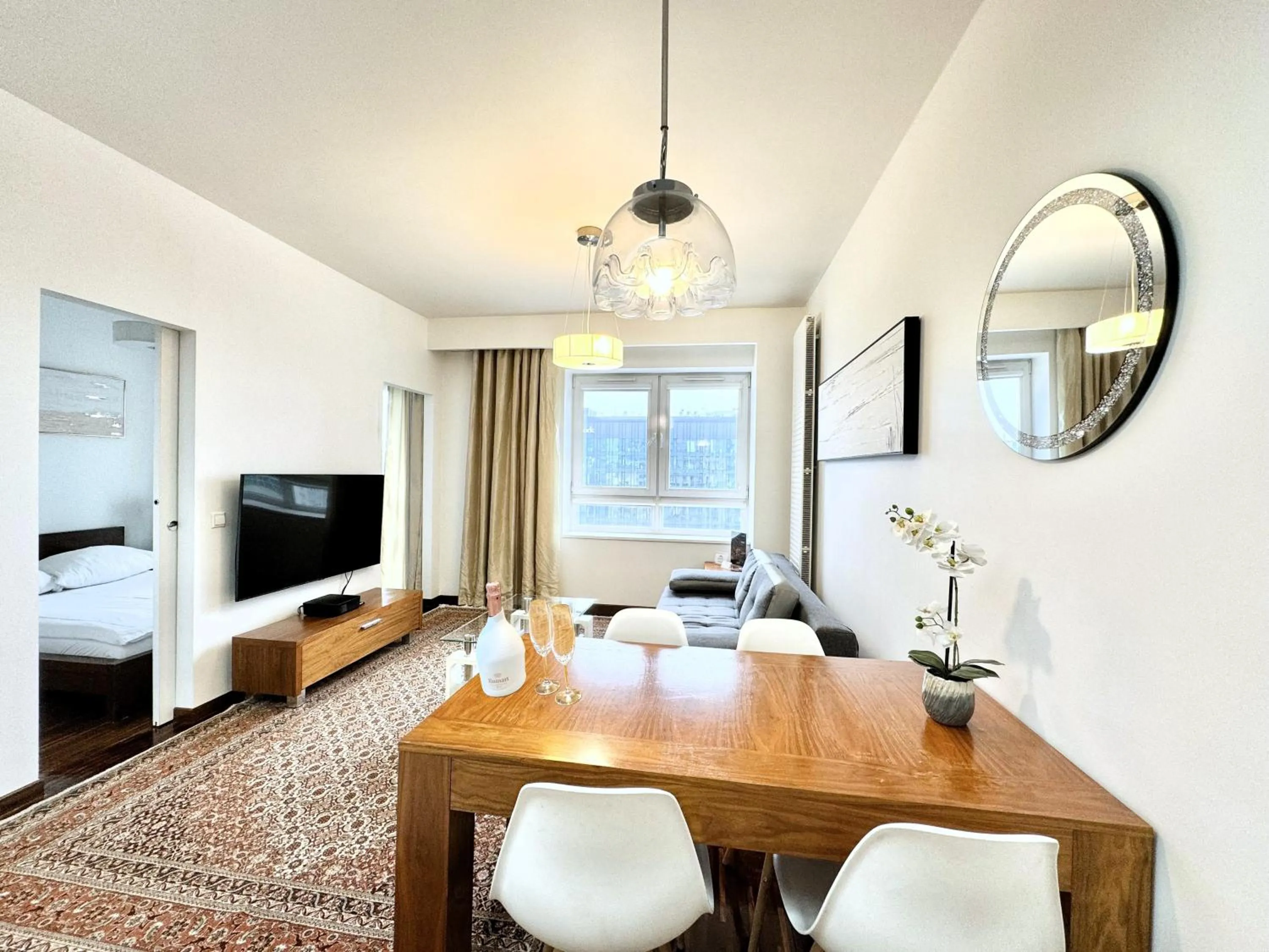 Dining area, Bed in Platinum Towers Country 2 Country