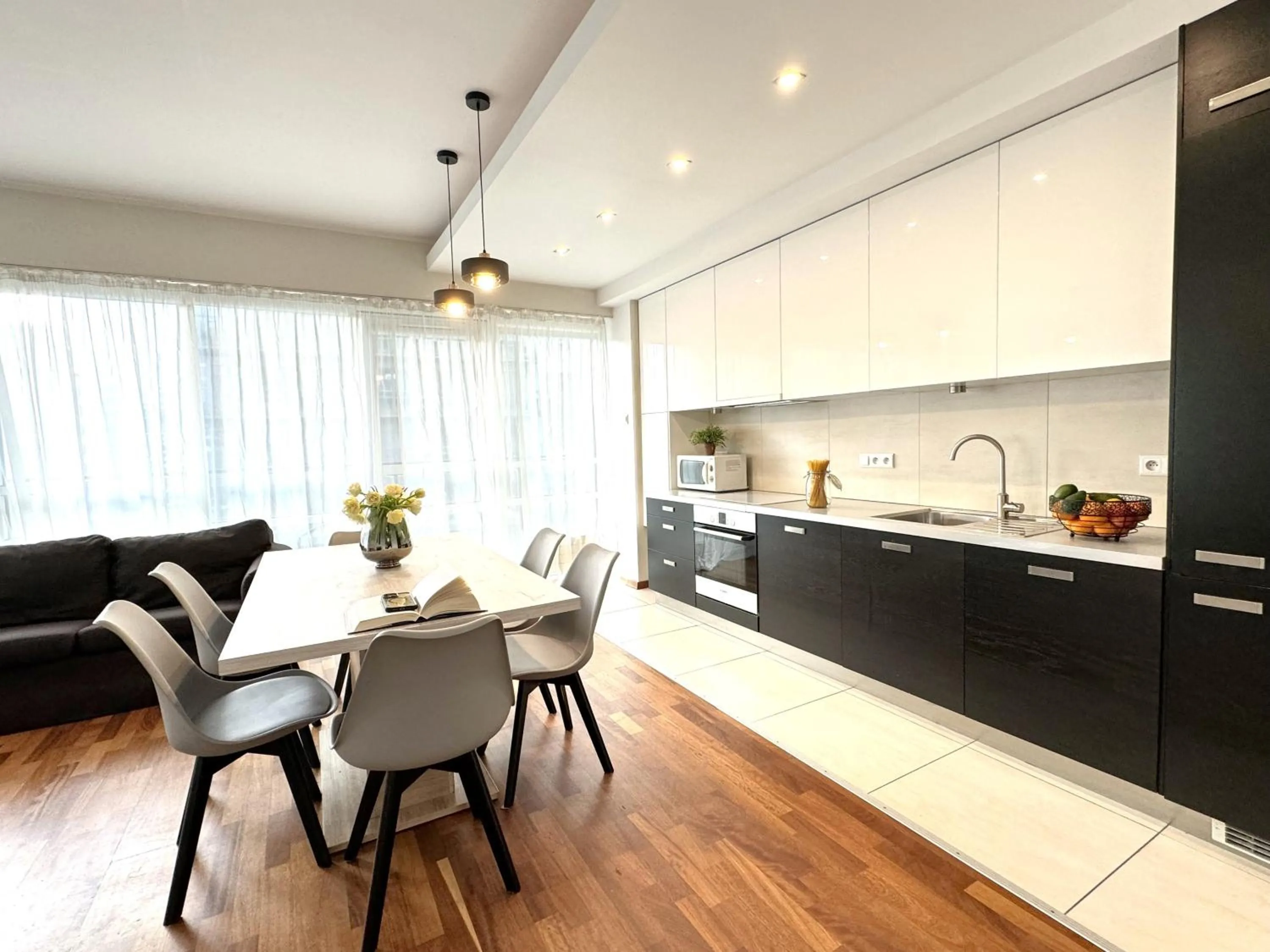 Kitchen or kitchenette in Platinum Towers Country 2 Country