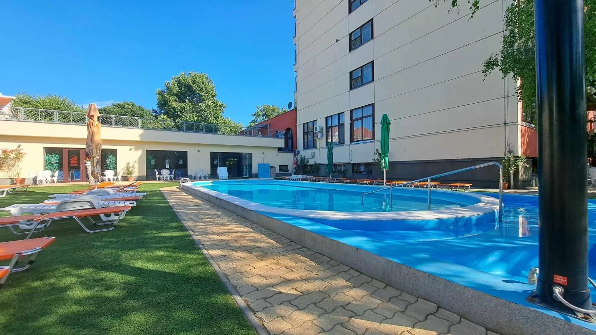 Swimming pool in Mátyás Király Gyógy- és Wellness Hotel