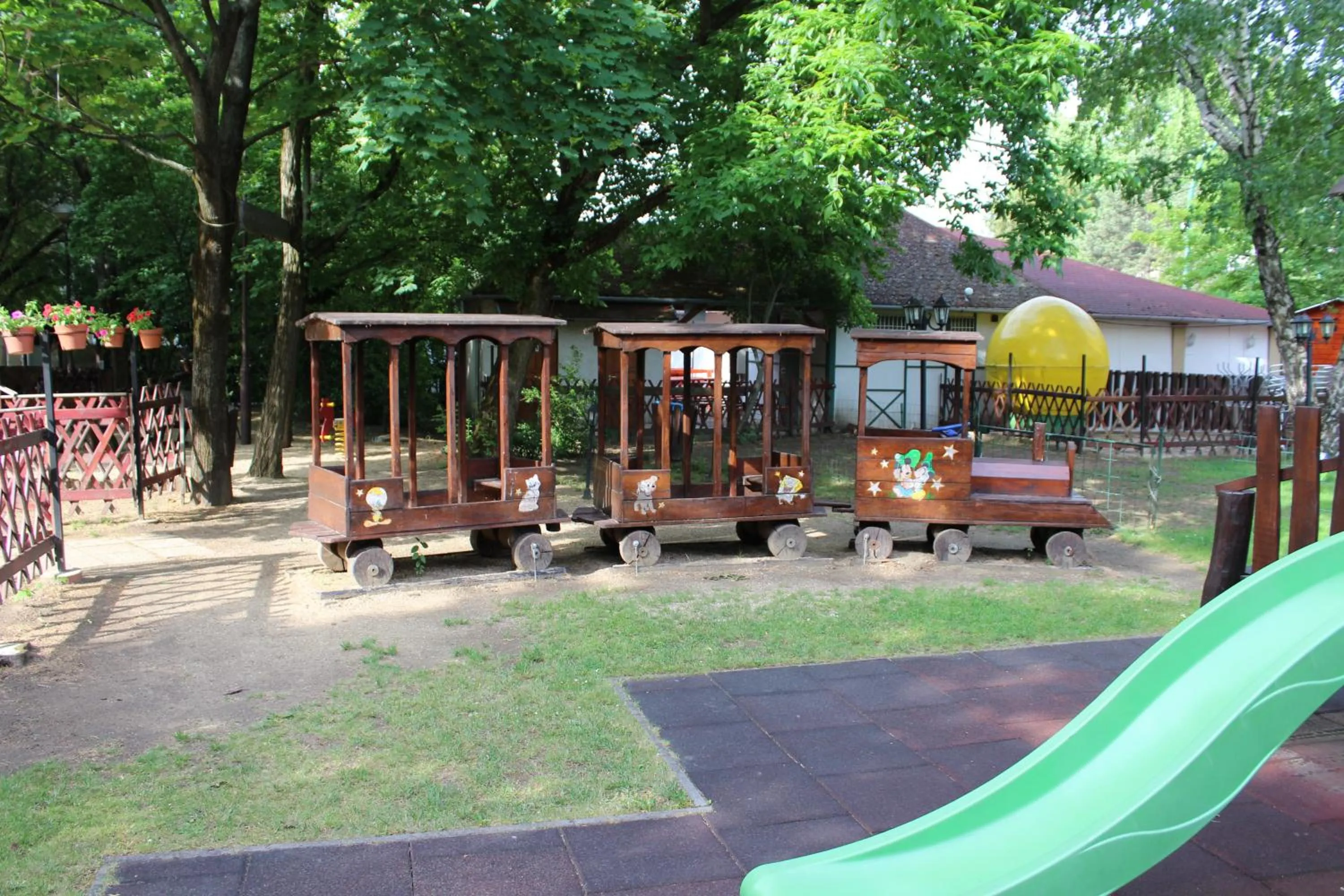 Children play ground in Mátyás Király Gyógy- és Wellness Hotel