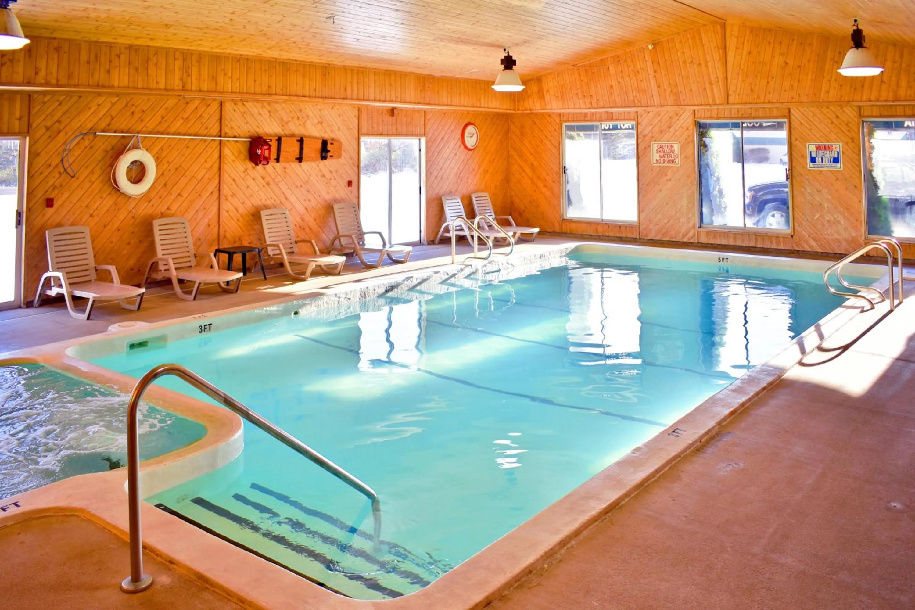Swimming pool in Americas Best Value Inn & Suites - Tahquamenon Country