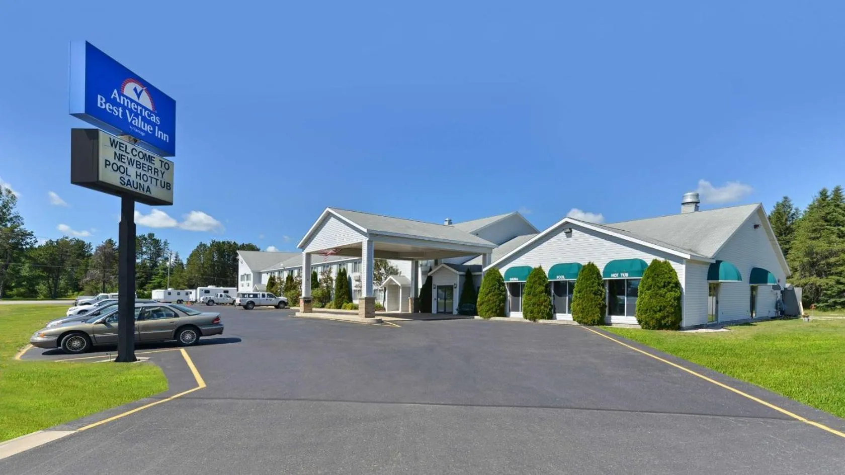 Americas Best Value Inn & Suites - Tahquamenon Country