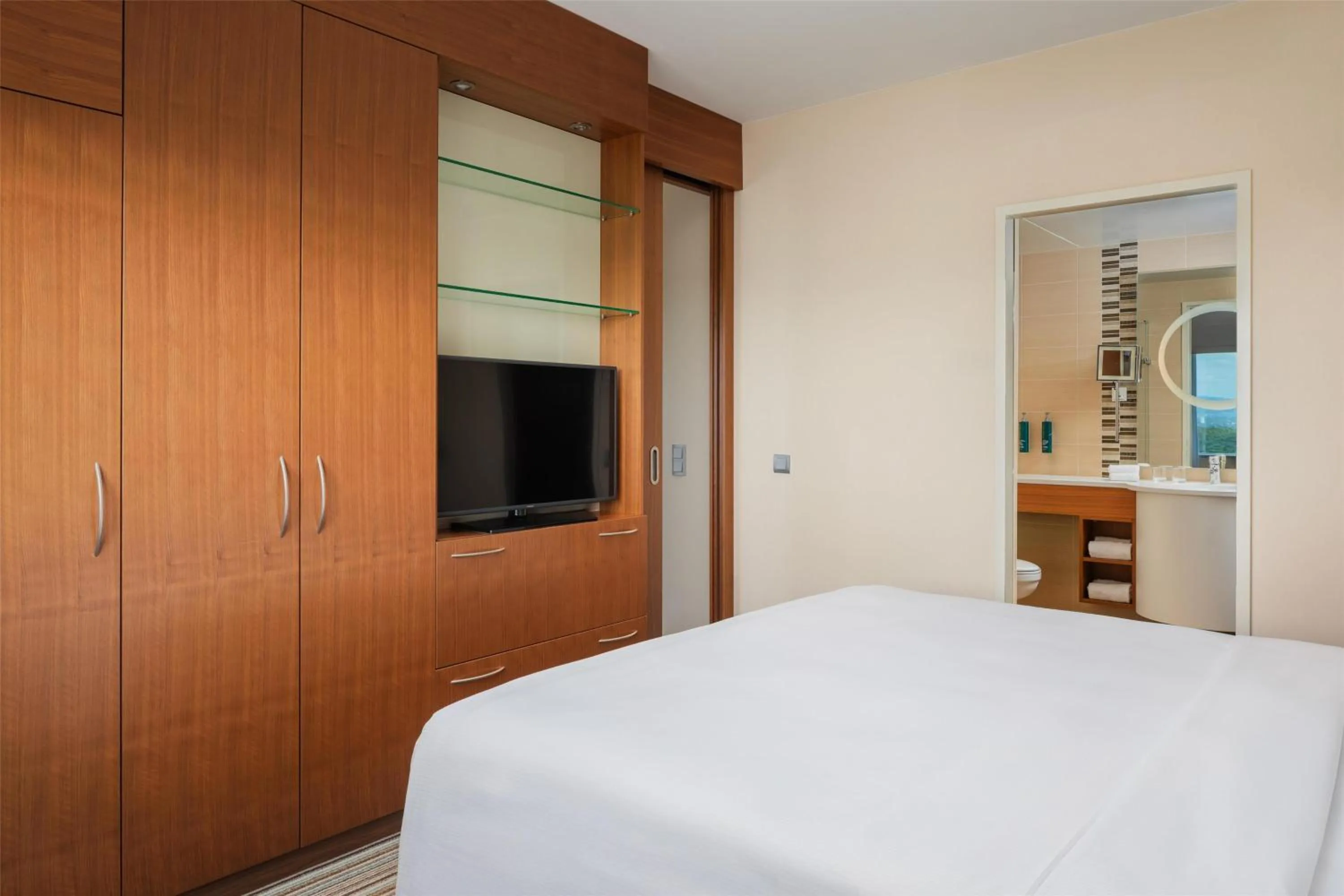 Bed in Hilton Garden Inn Frankfurt Airport