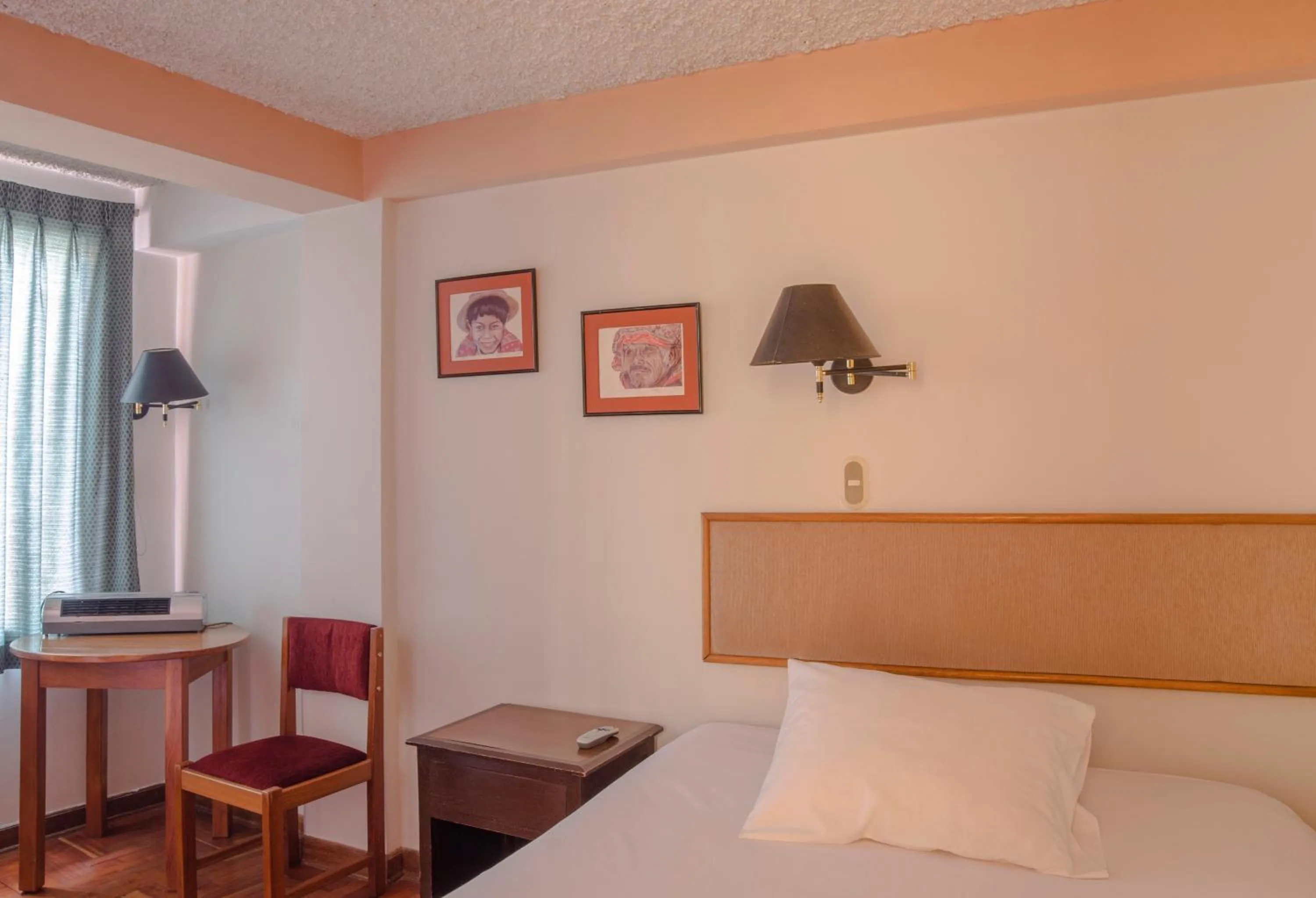 Bed in Los Aticos B&B with Coworking