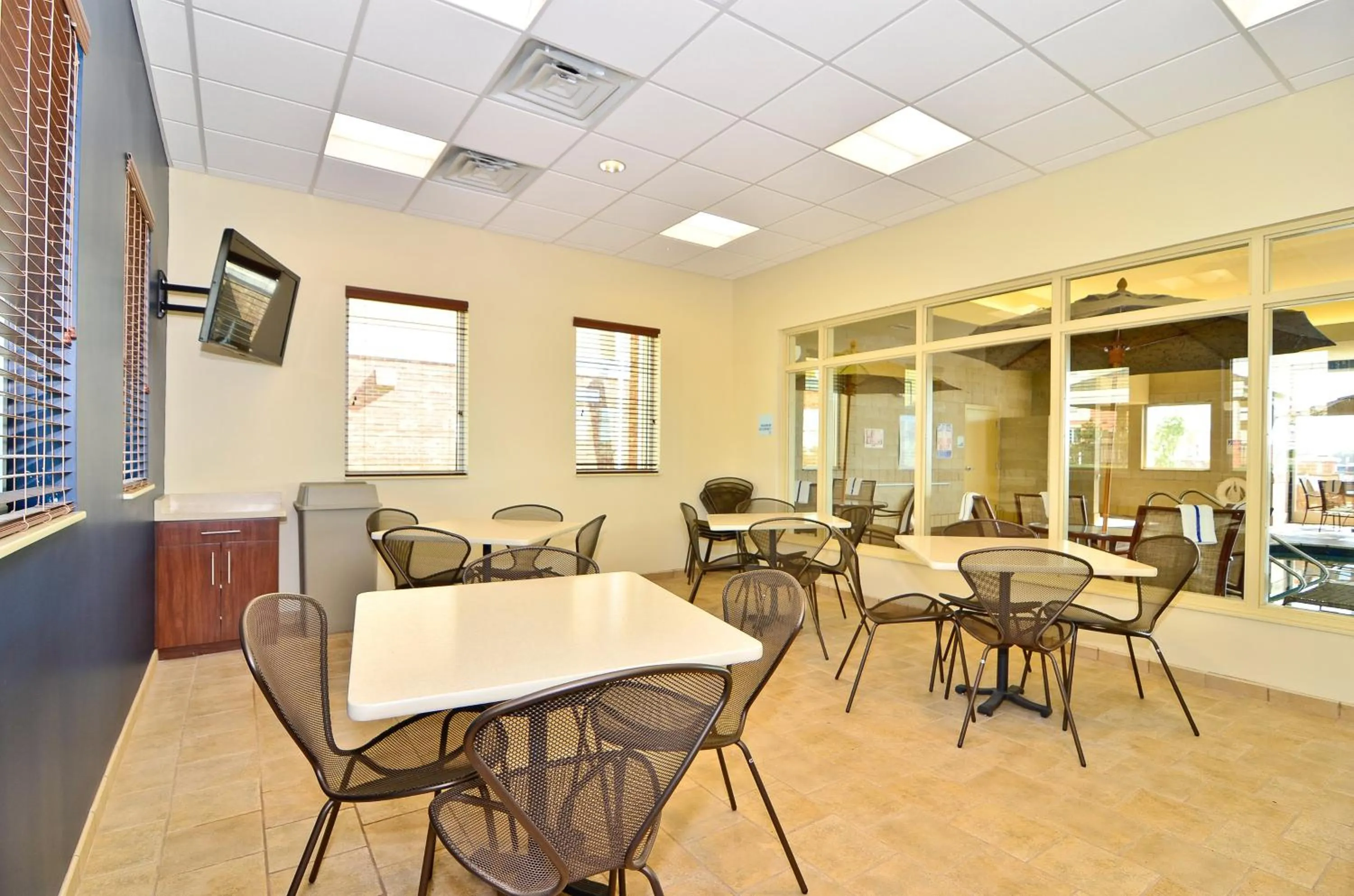 Meeting/conference room in Holiday Inn Express & Suites - Williston by IHG