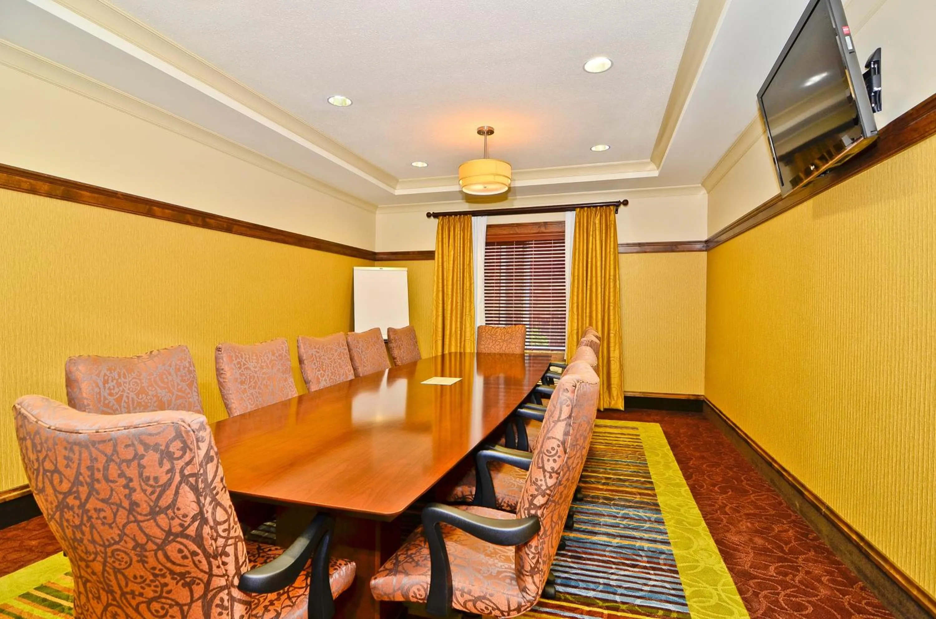 Meeting/conference room in Holiday Inn Express & Suites - Williston by IHG