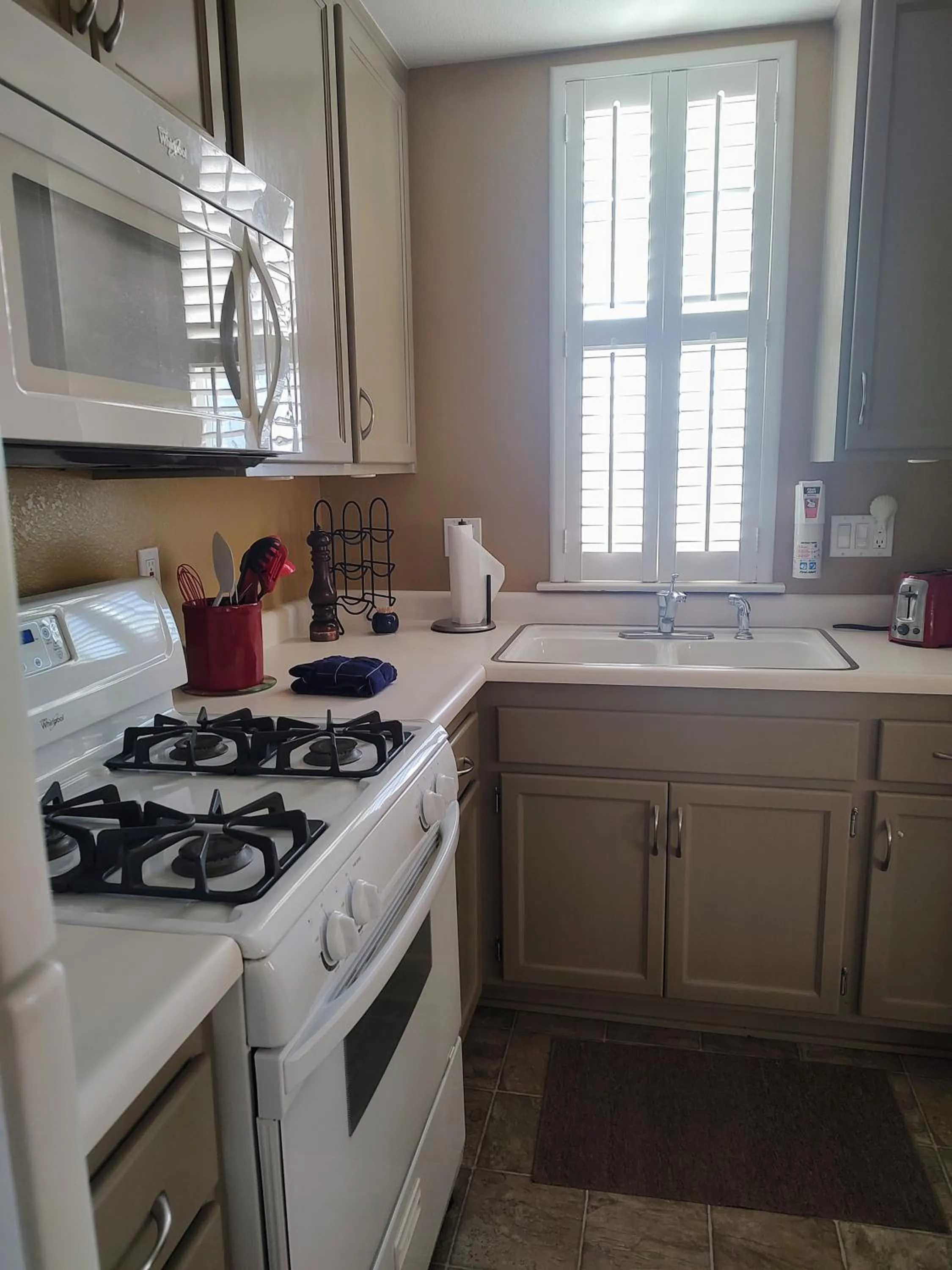 Kitchen or kitchenette in Pacific Plaza Resort