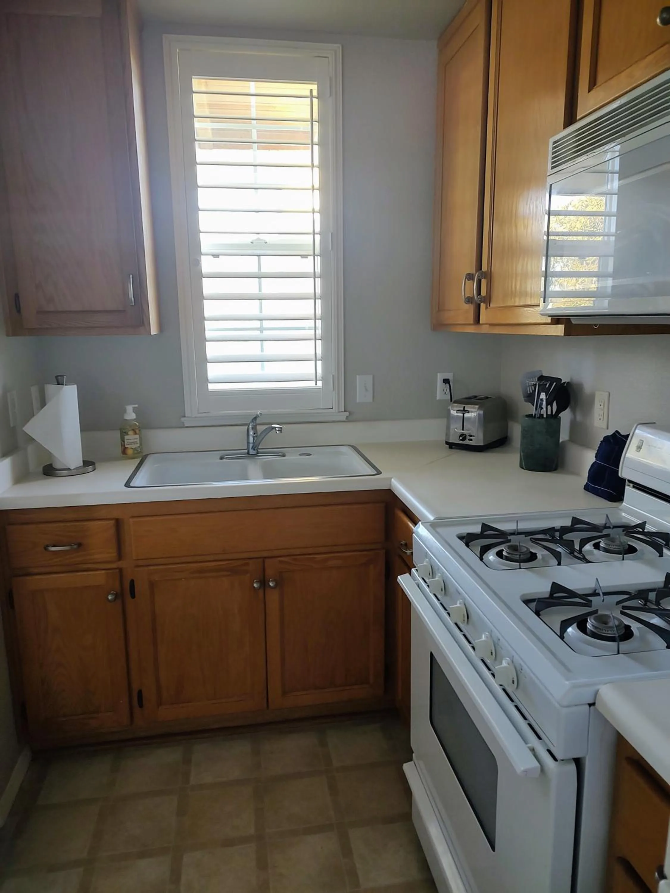 Kitchen or kitchenette in Pacific Plaza Resort