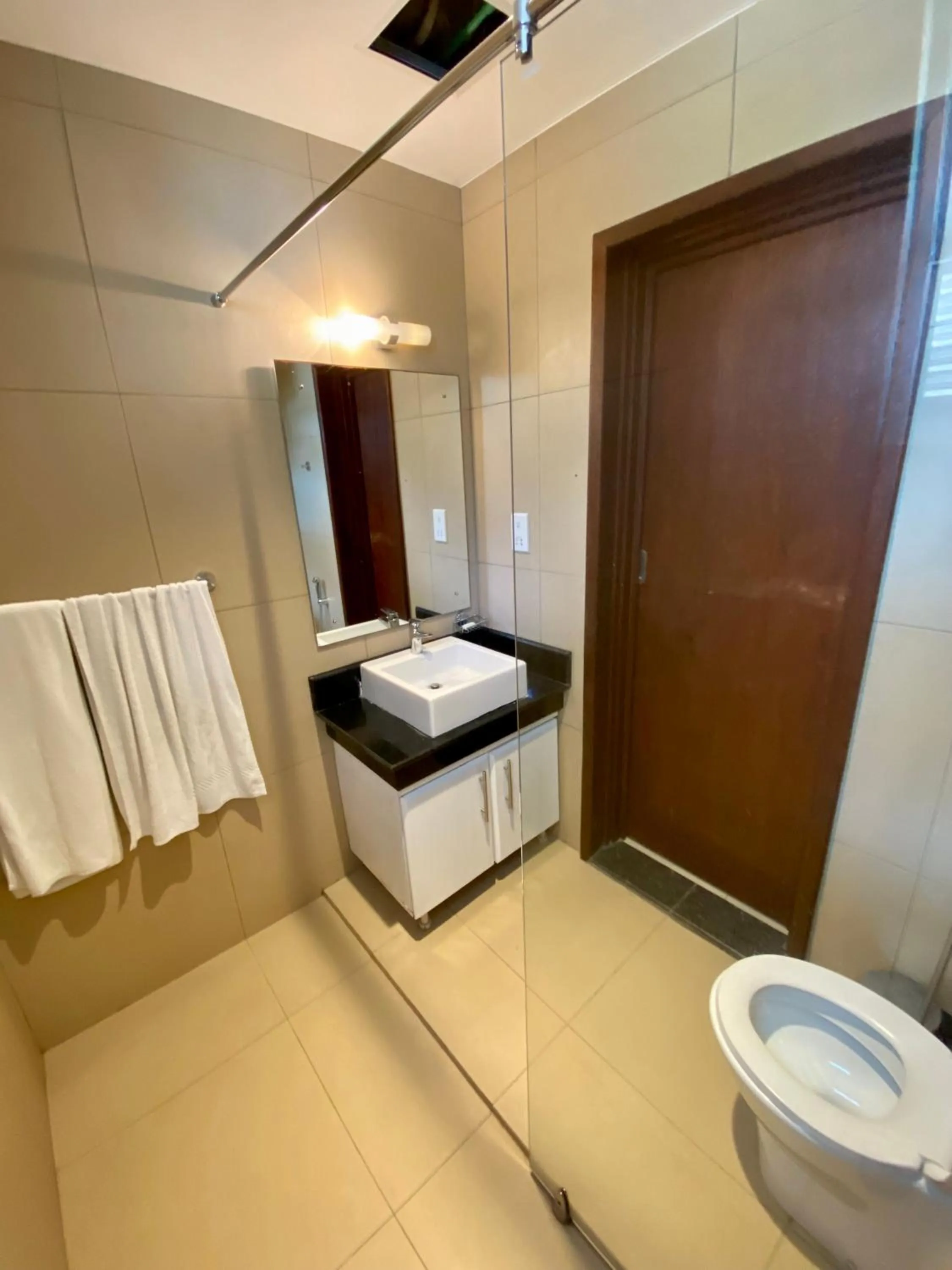 Toilet in Beach Paradise Nilaveli