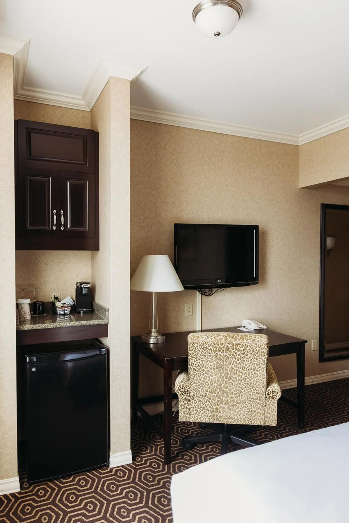 TV and multimedia, Bed in Hotel Julien Dubuque