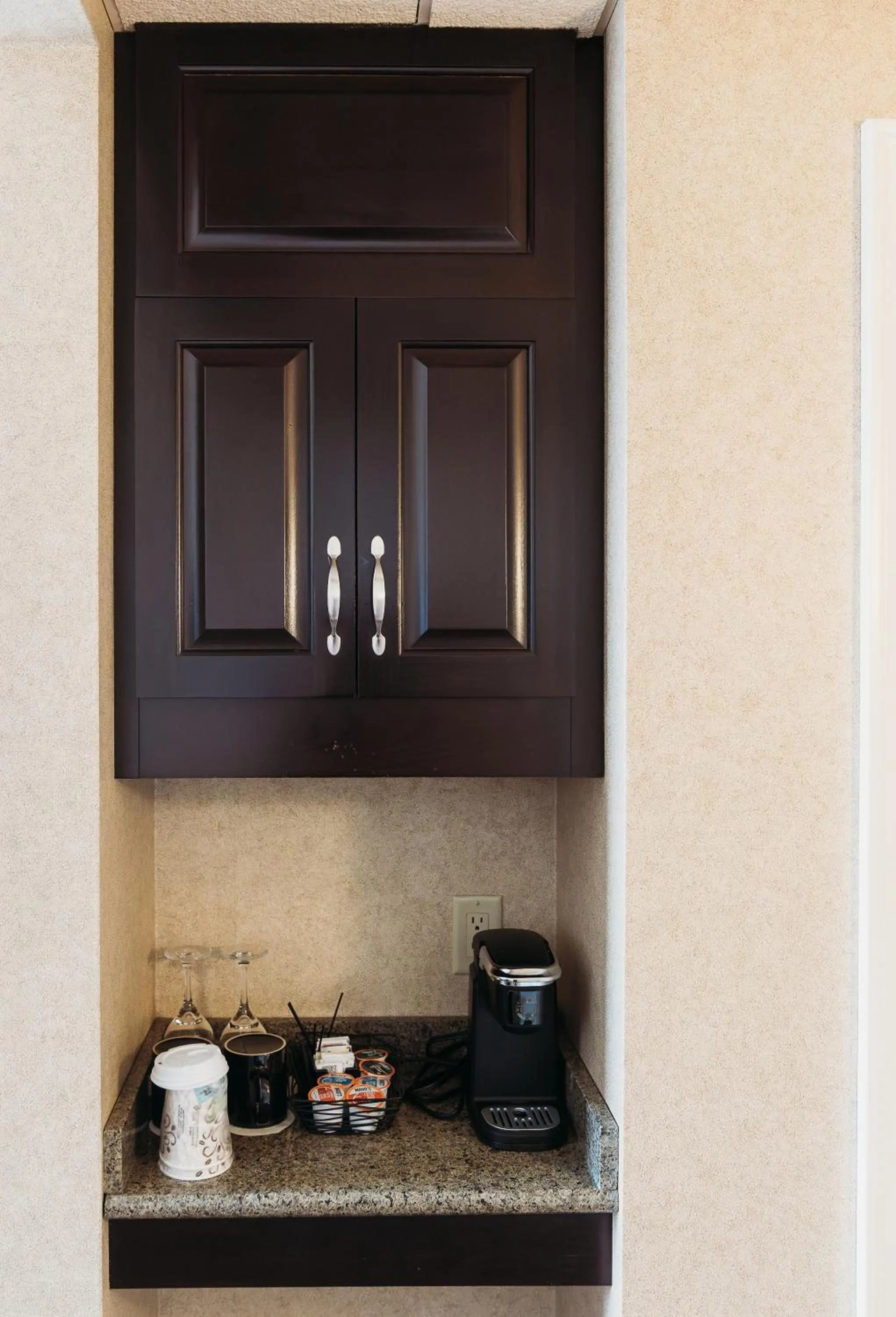 Coffee/tea facilities in Hotel Julien Dubuque