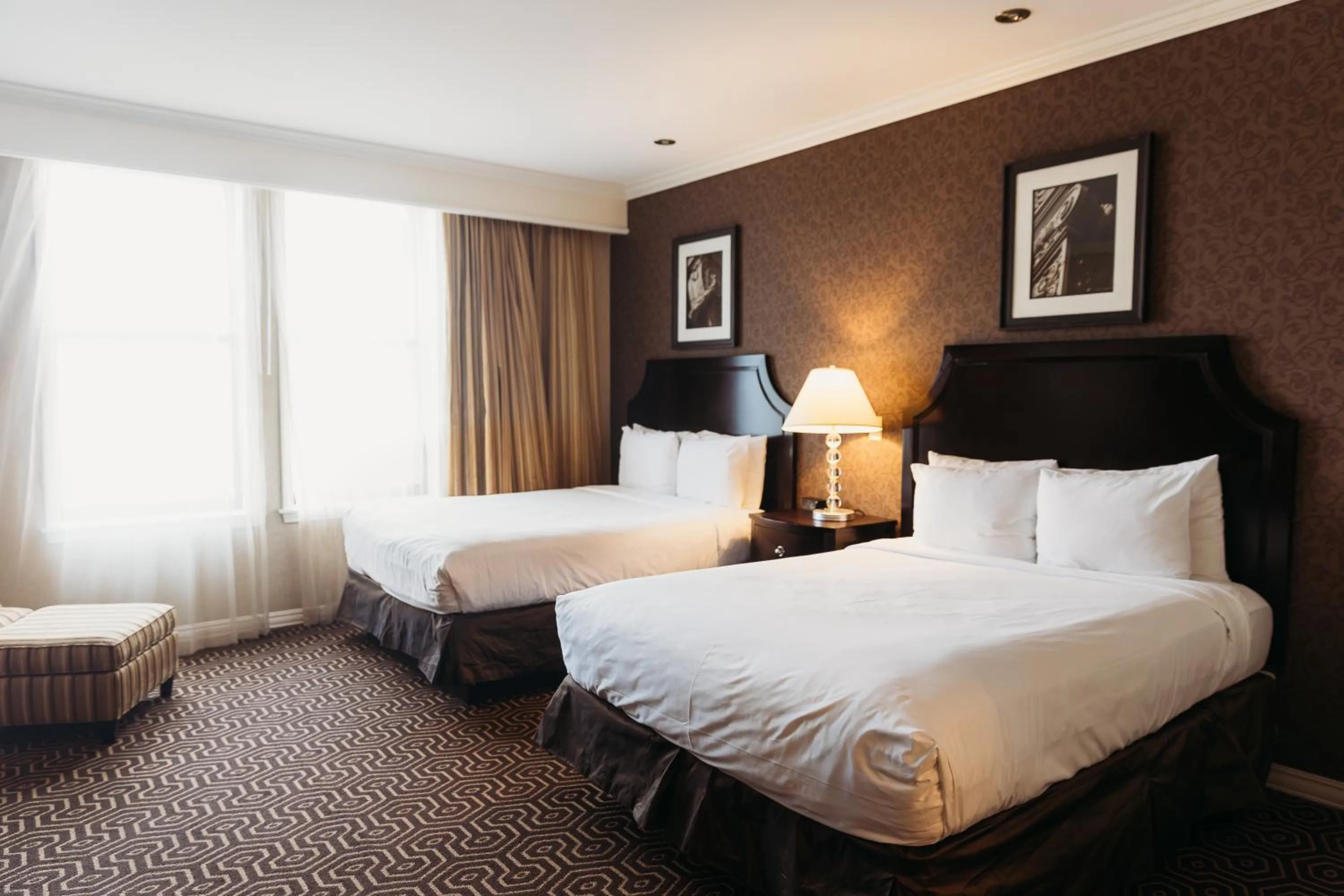 Bed in Hotel Julien Dubuque