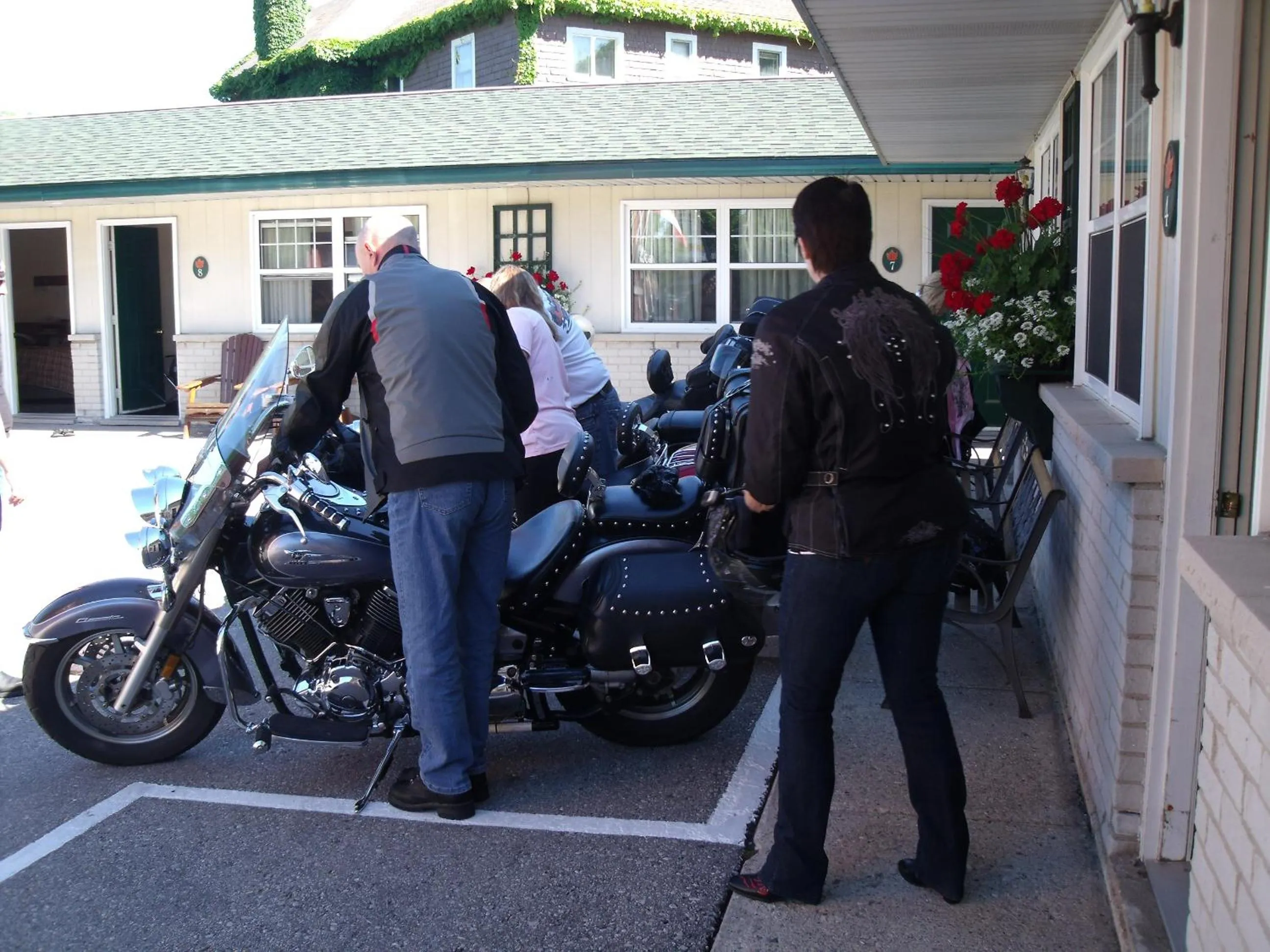 group of guests in Maple Leaf Motel