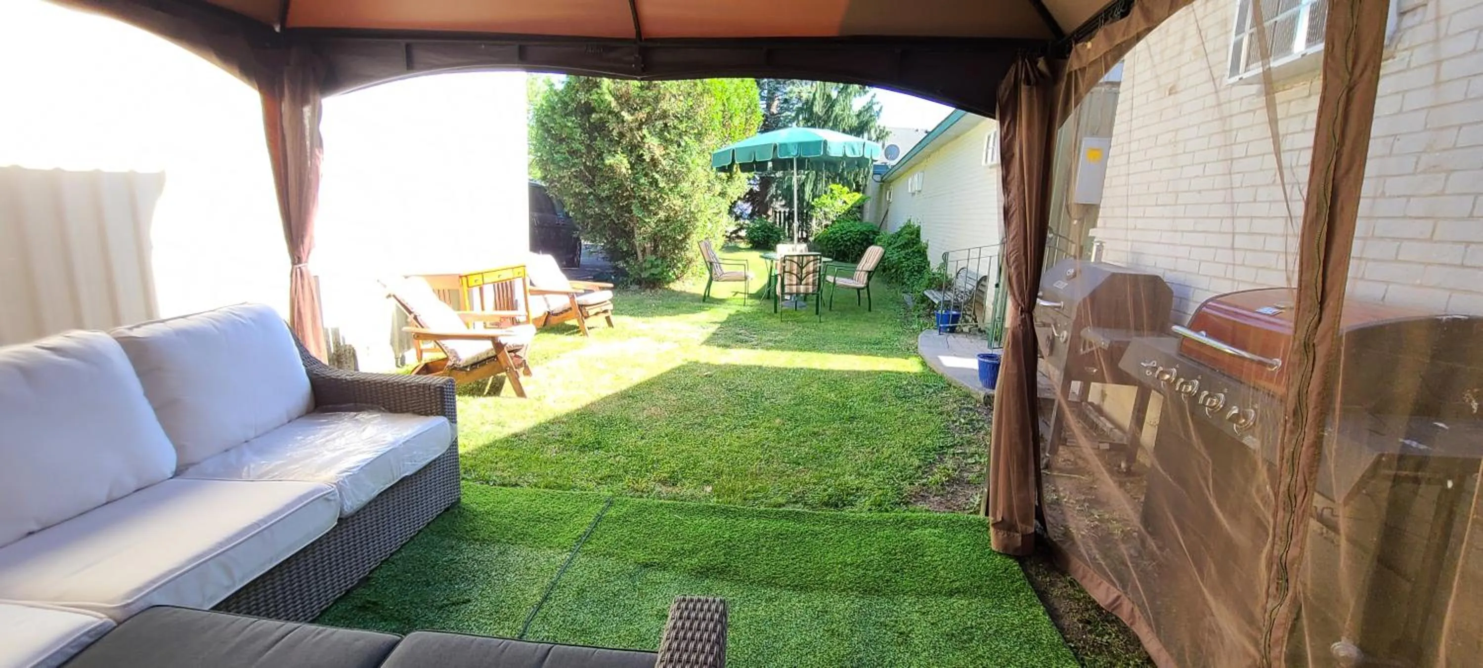 Patio in Maple Leaf Motel