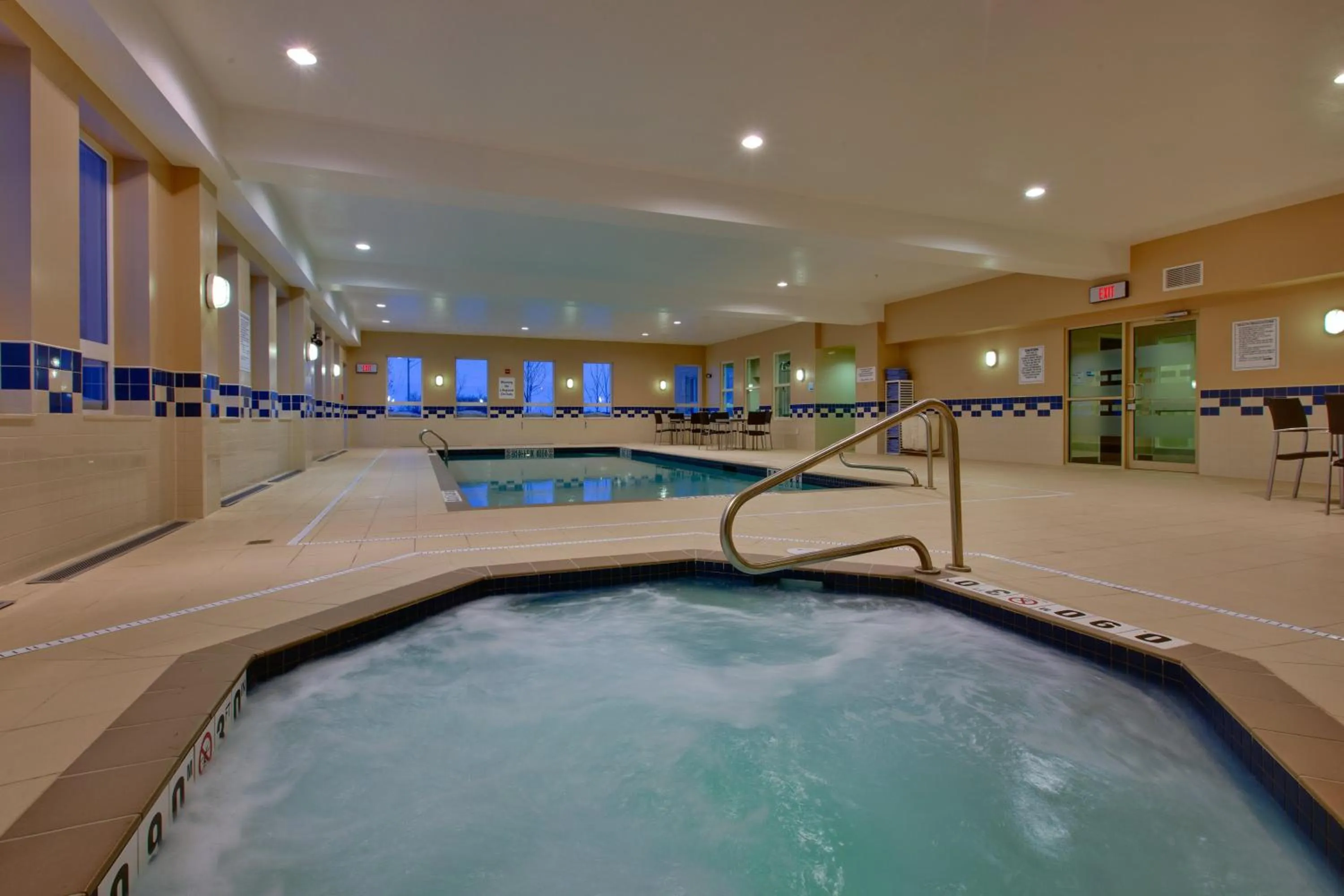 Swimming pool in Comfort Inn & Suites