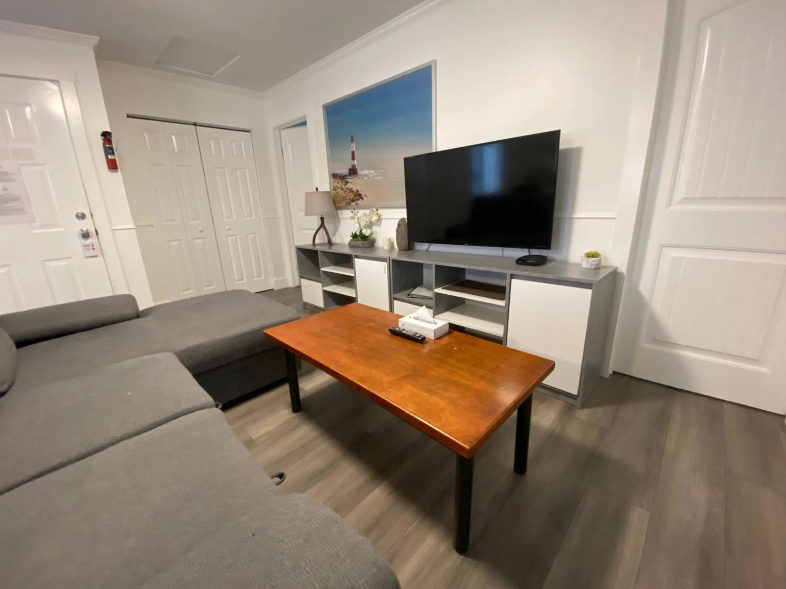 Communal lounge/ TV room in Riverside Resort & RV Park