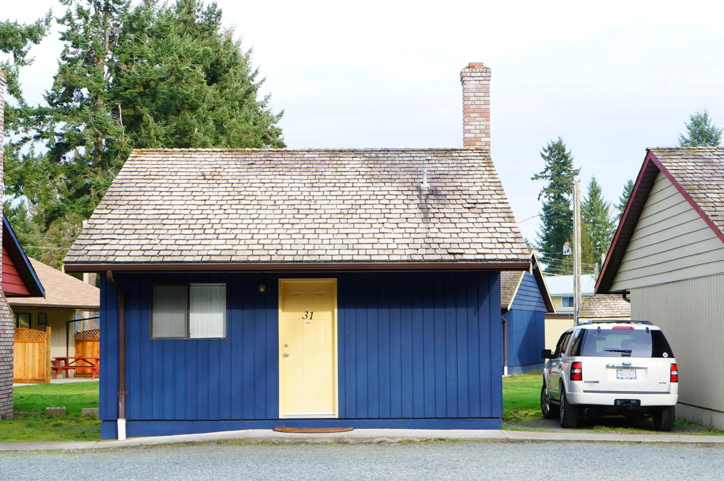 Property building in Riverside Resort & RV Park