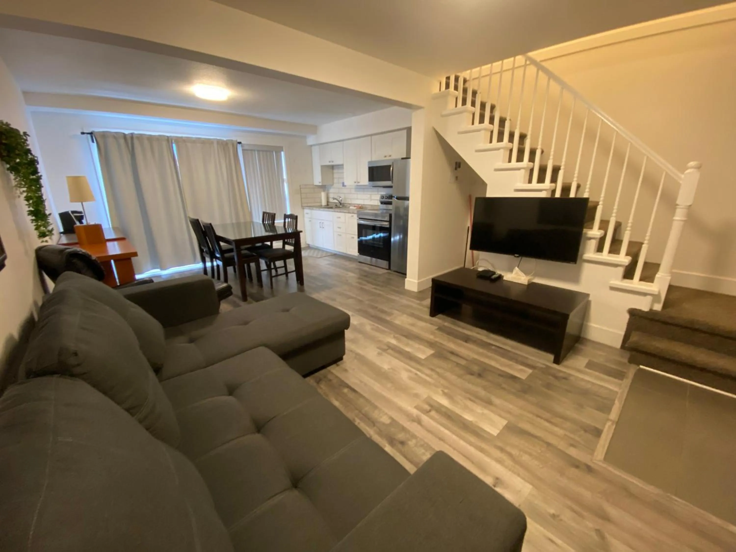 Communal lounge/ TV room in Riverside Resort & RV Park