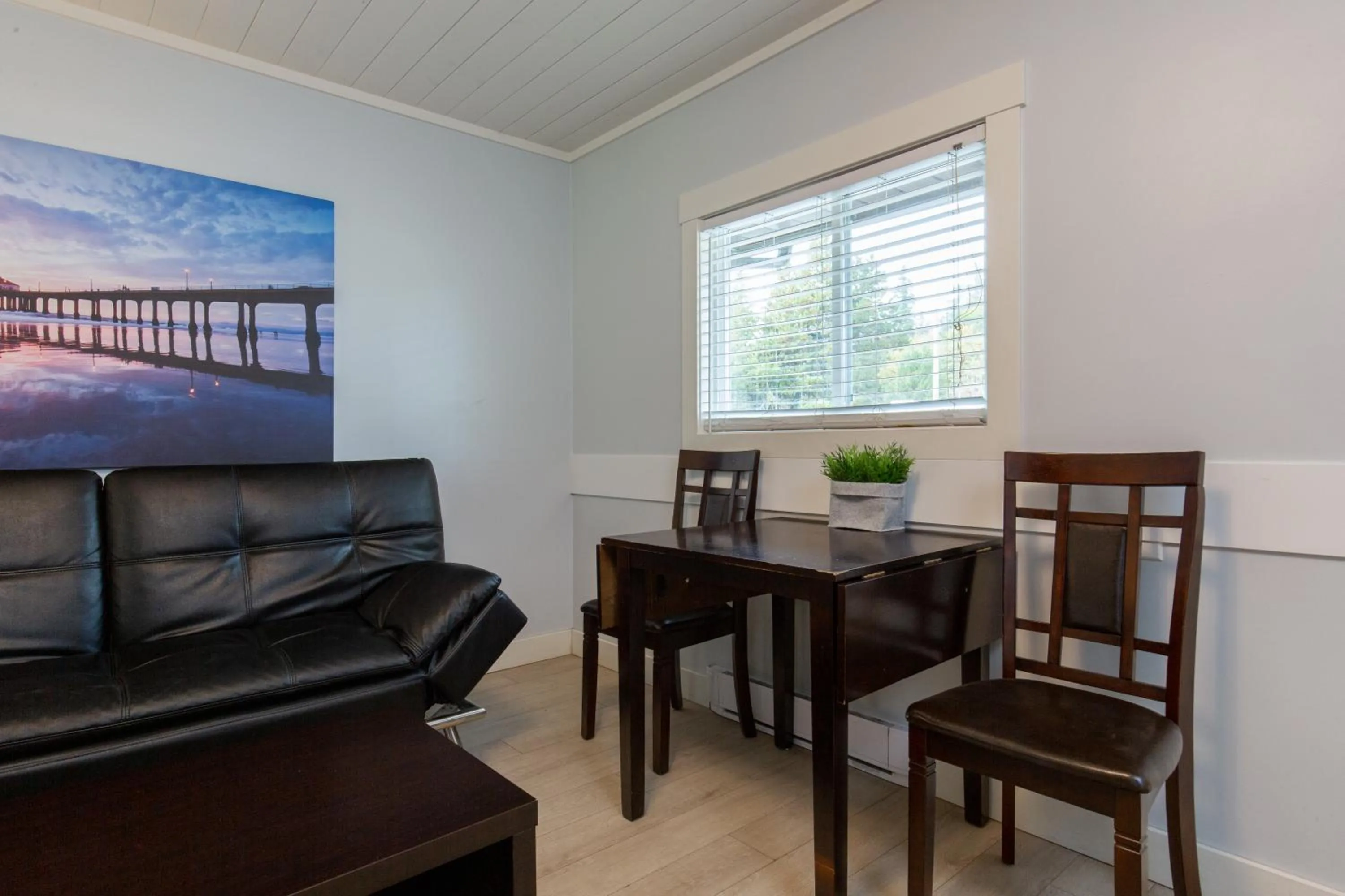 Living room in Riverside Resort & RV Park