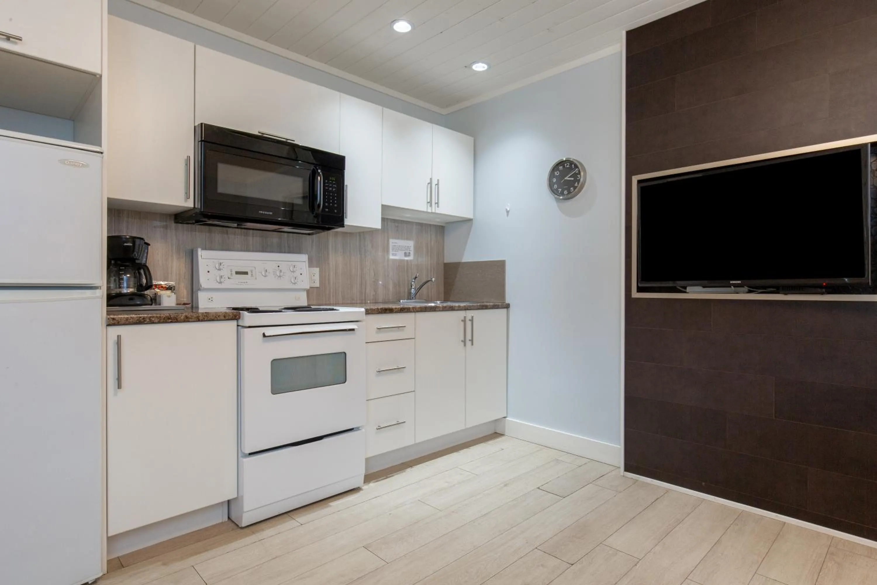 TV and multimedia in Riverside Resort & RV Park