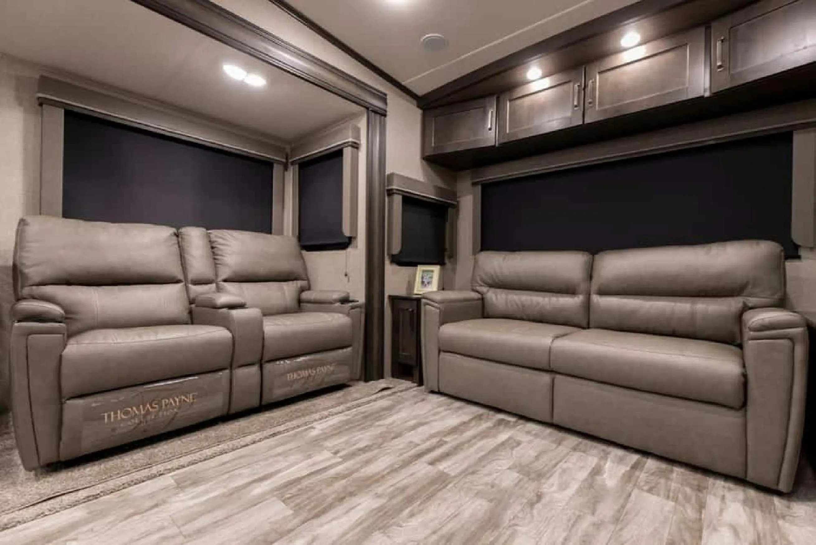 Living room in Riverside Resort & RV Park