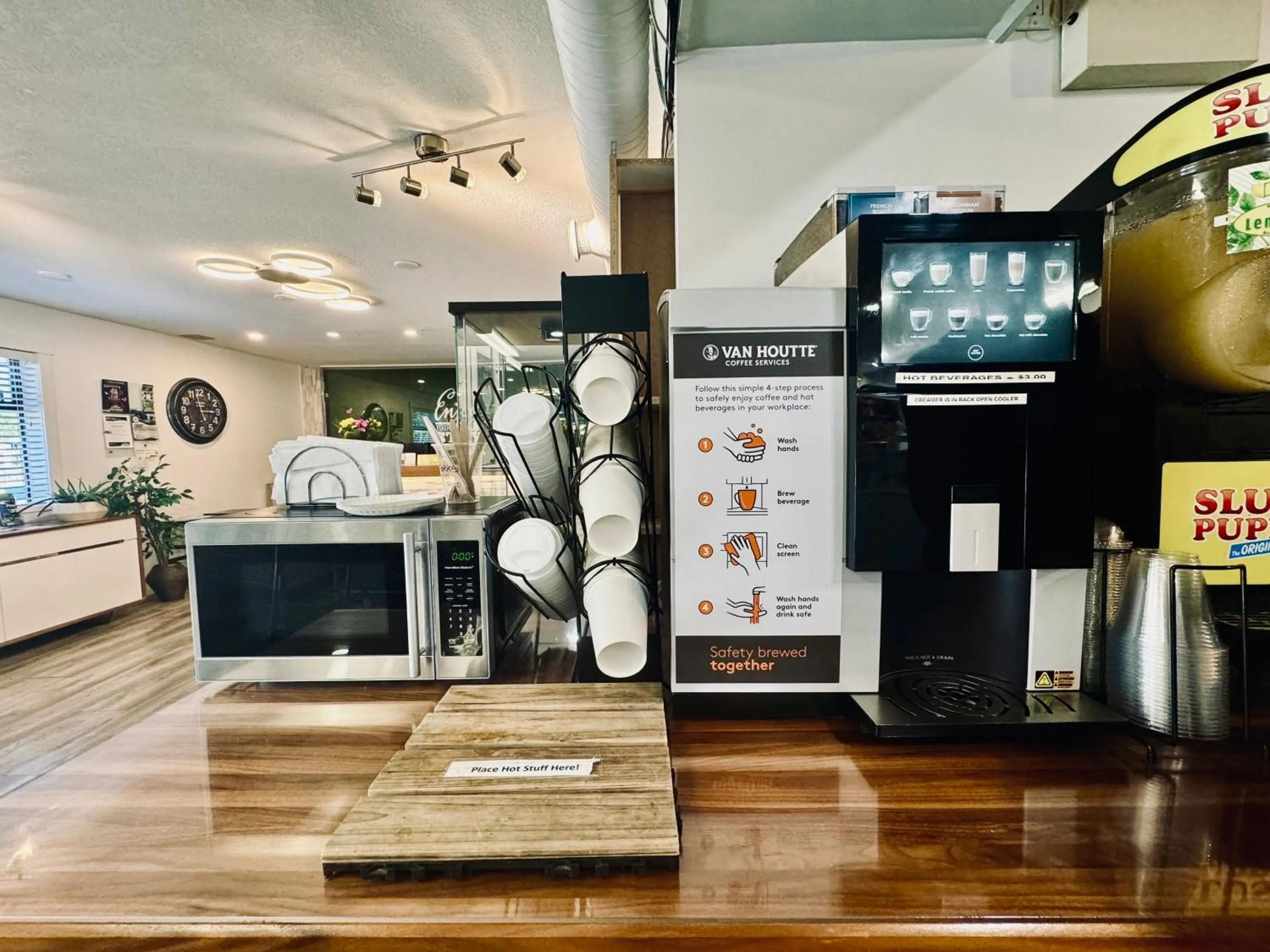 Coffee/tea facilities in Riverside Resort & RV Park