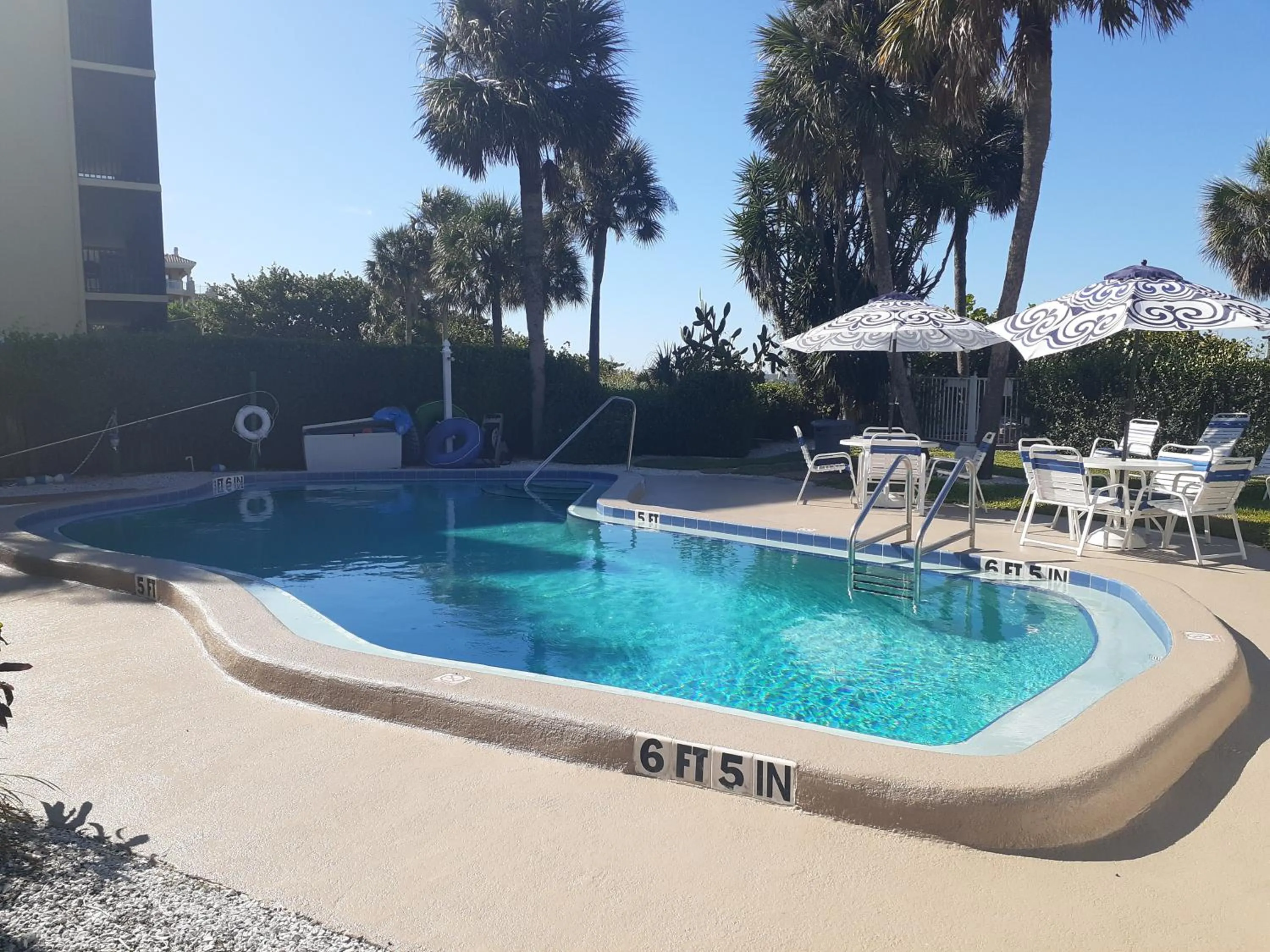 Seating area in Turtle Crawl Inn - Longboat Key