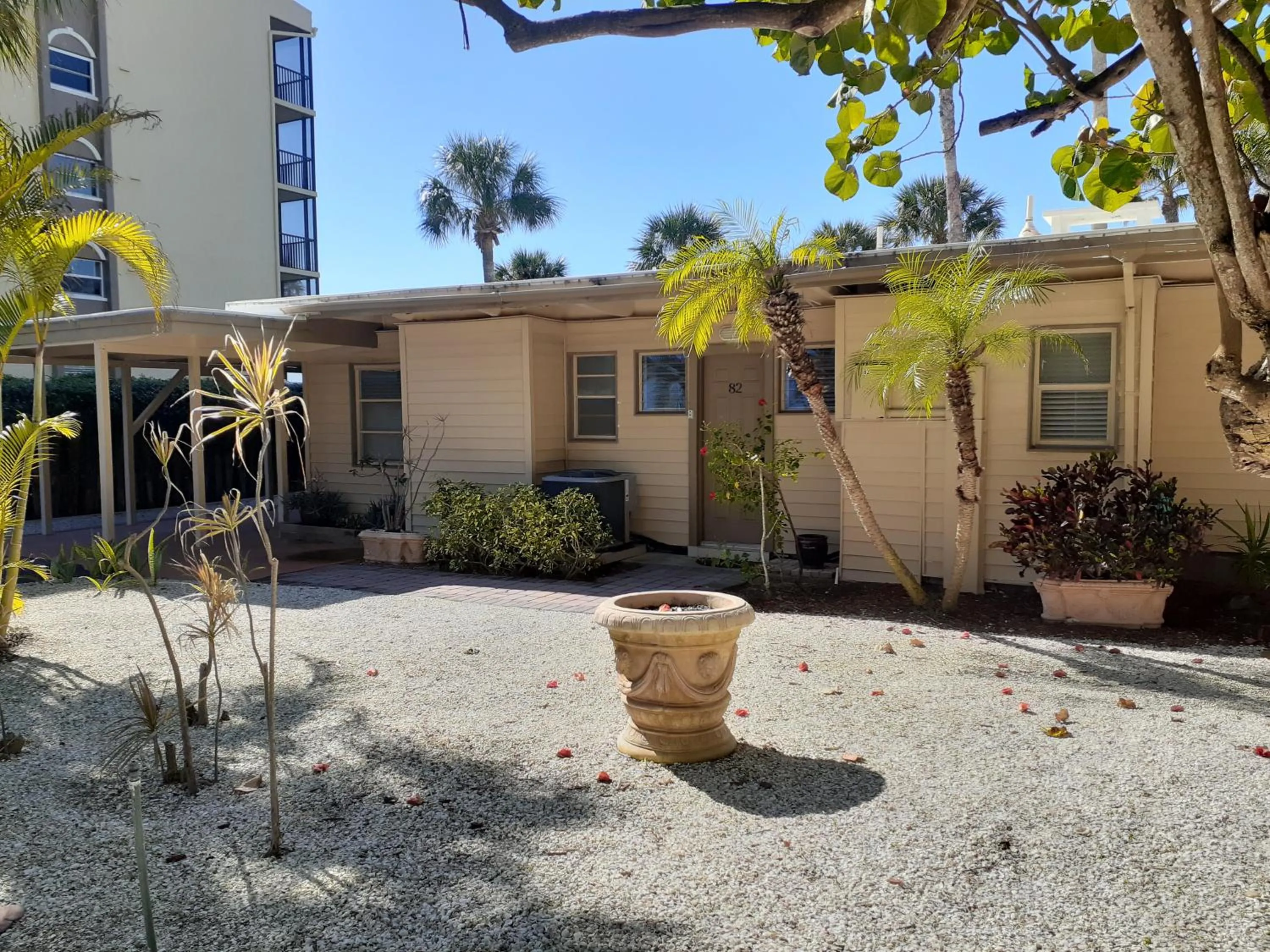 Property building in Turtle Crawl Inn - Longboat Key
