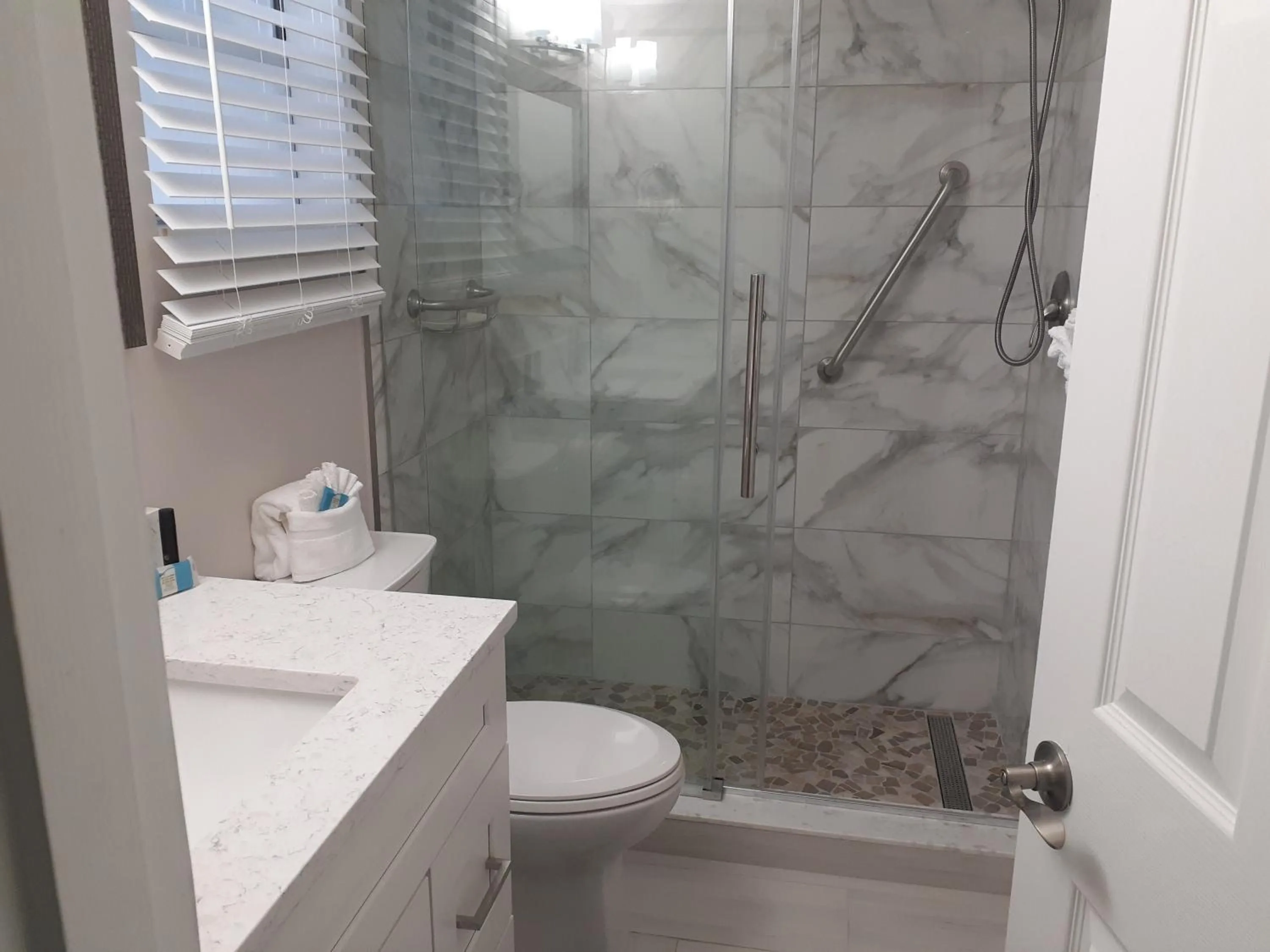 Shower in Turtle Crawl Inn - Longboat Key