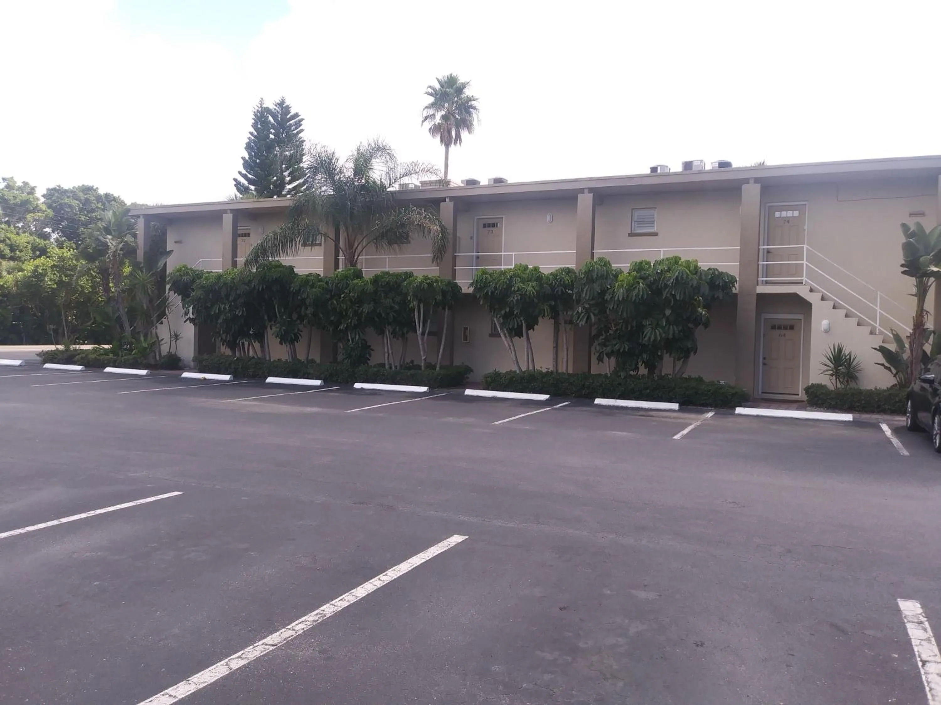 Facade/entrance in Turtle Crawl Inn - Longboat Key
