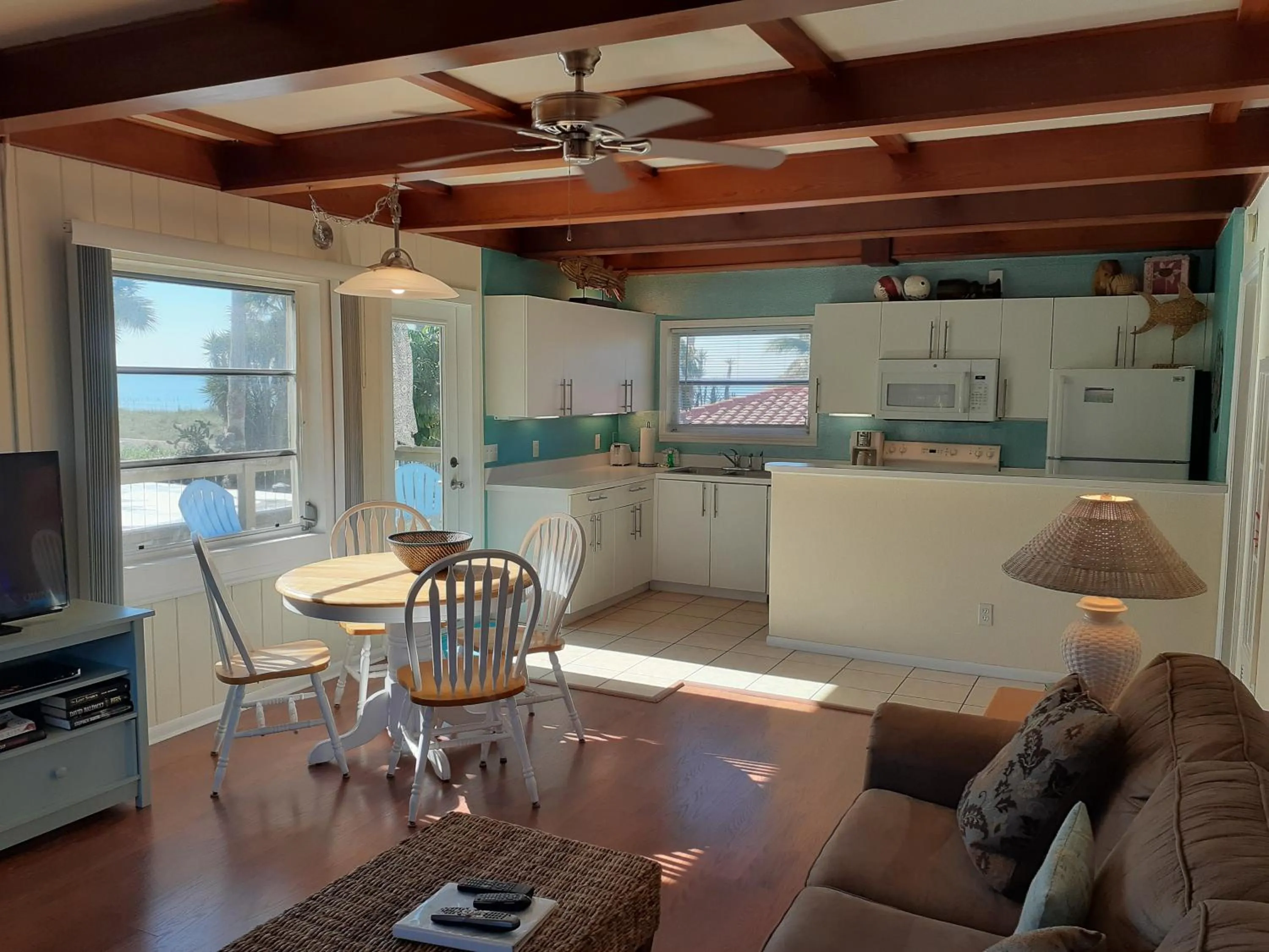 TV and multimedia in Turtle Crawl Inn - Longboat Key