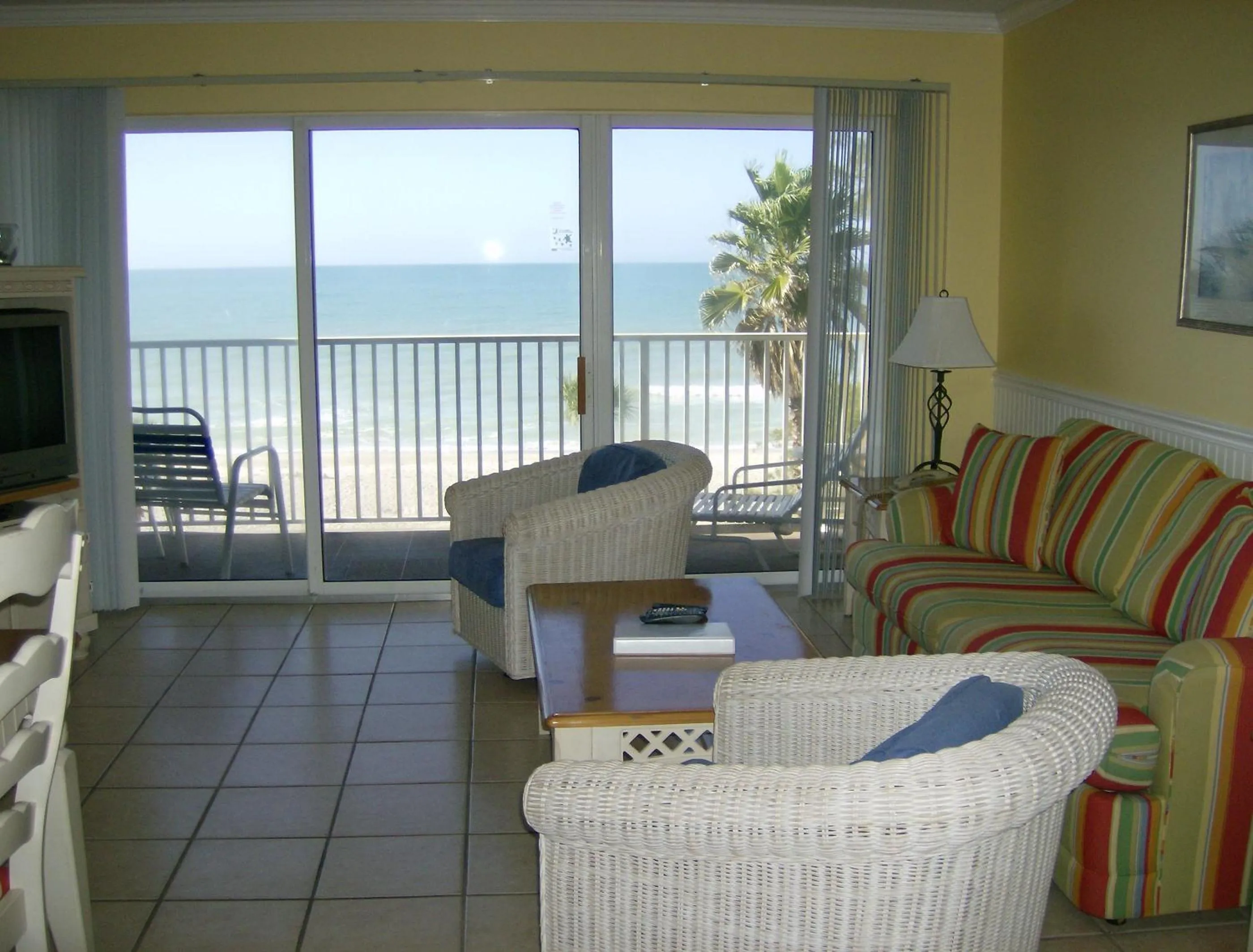 Living room in Turtle Crawl Inn - Longboat Key