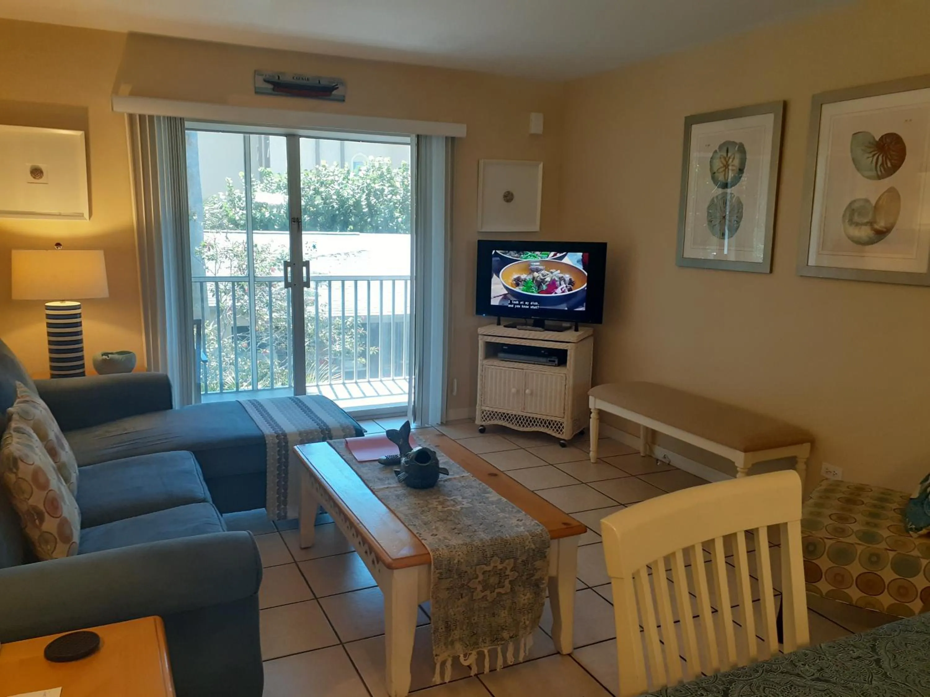 TV and multimedia in Turtle Crawl Inn - Longboat Key
