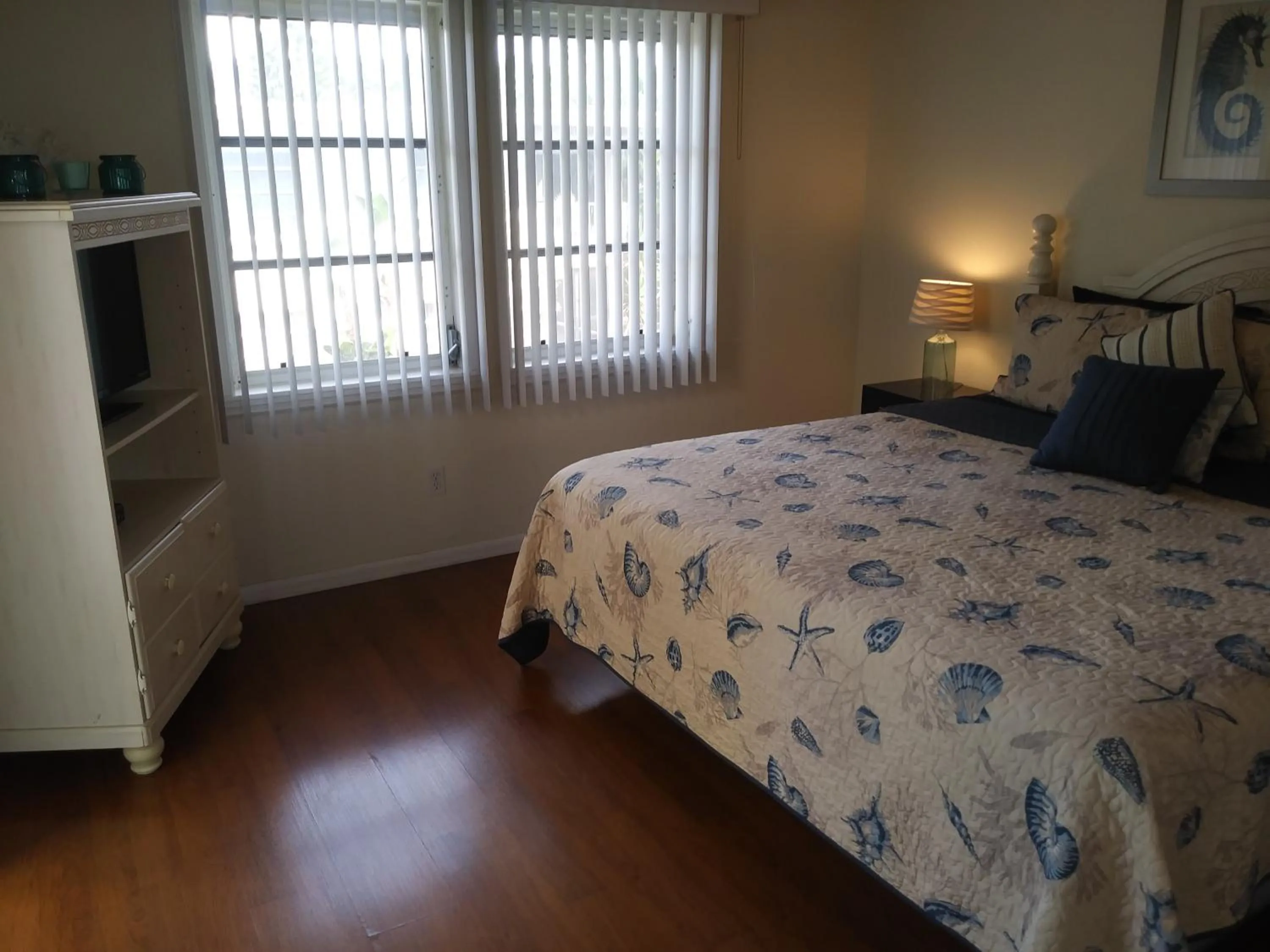 Bedroom in Turtle Crawl Inn - Longboat Key