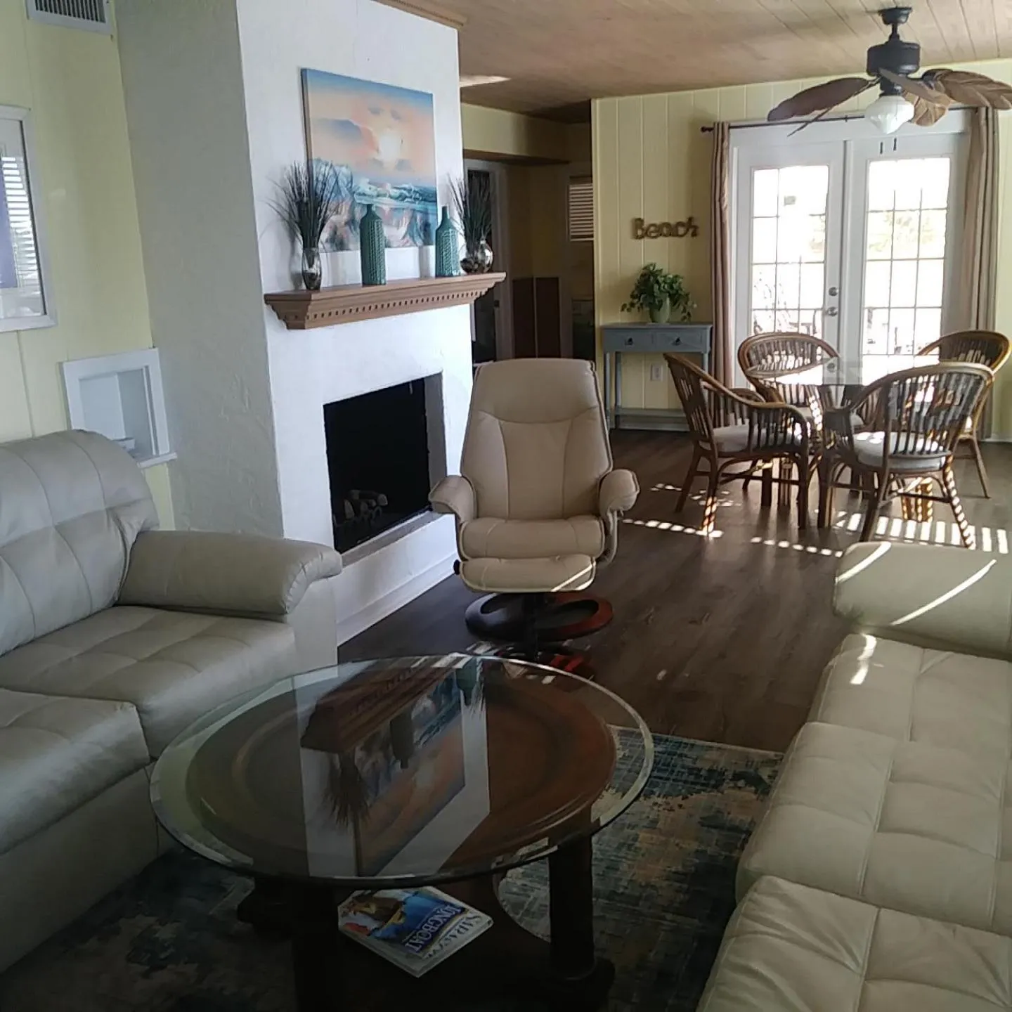 Living room in Turtle Crawl Inn - Longboat Key