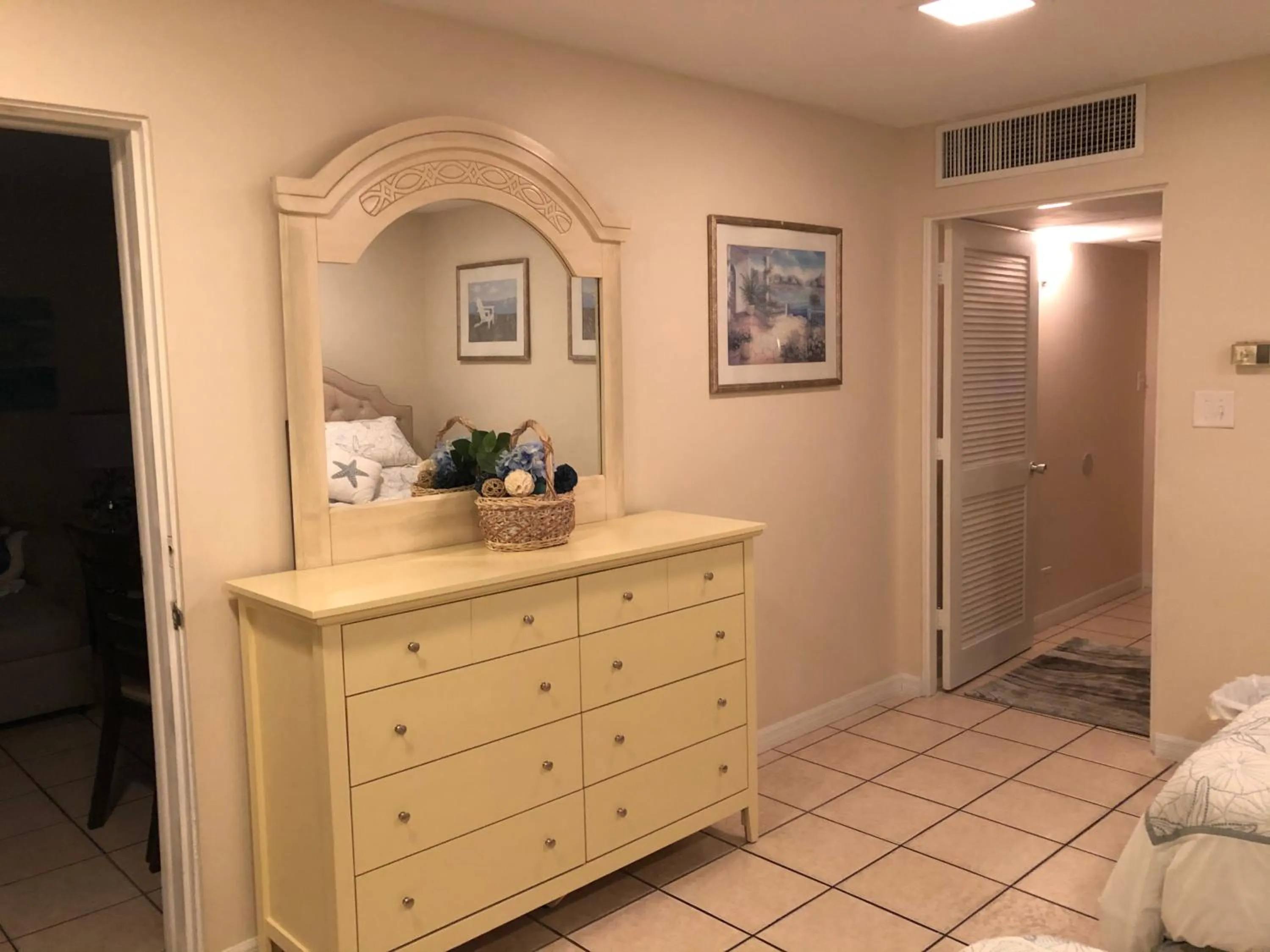 Bedroom in Turtle Crawl Inn - Longboat Key