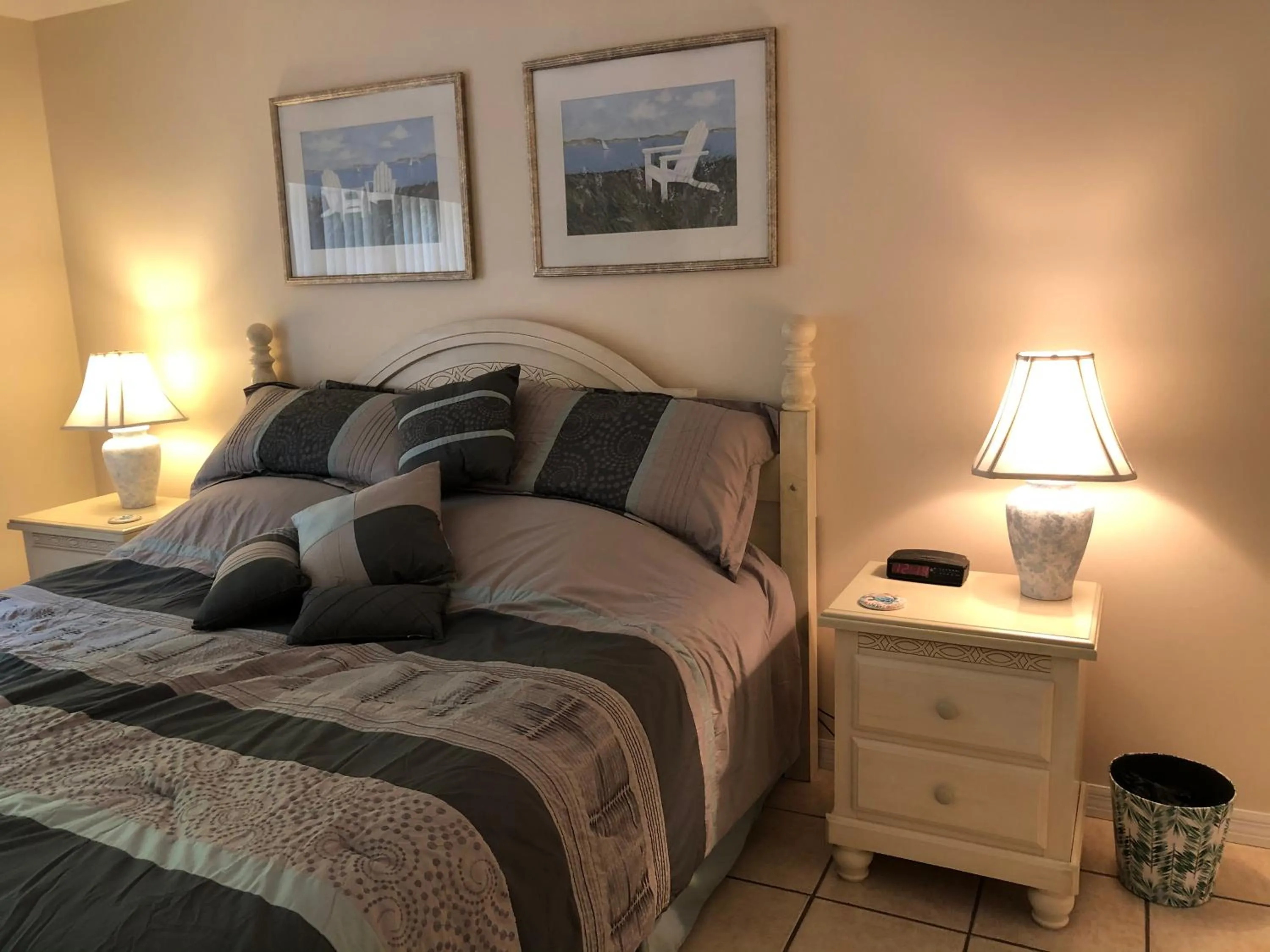 Bed in Turtle Crawl Inn - Longboat Key