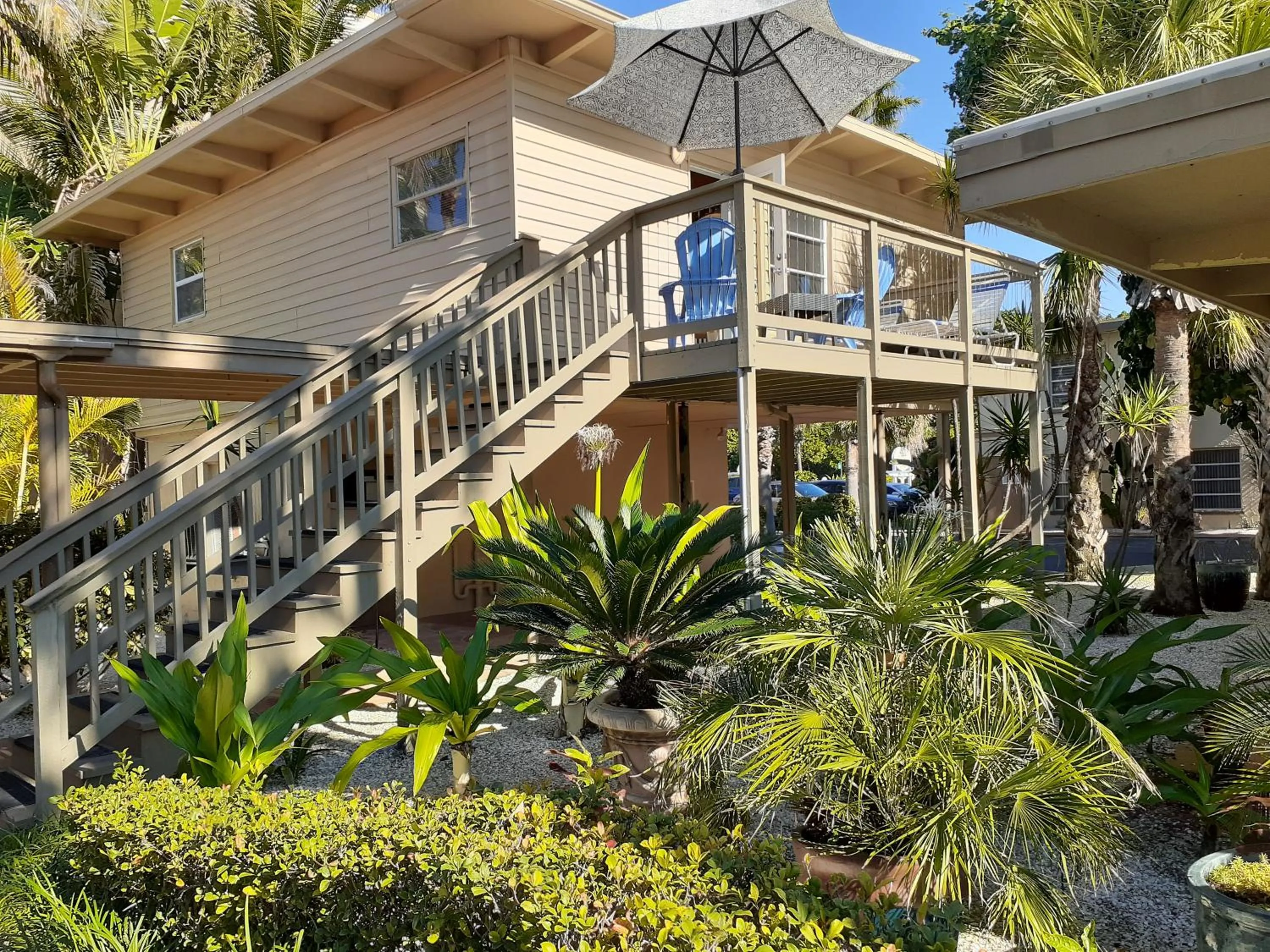 Property building in Turtle Crawl Inn - Longboat Key