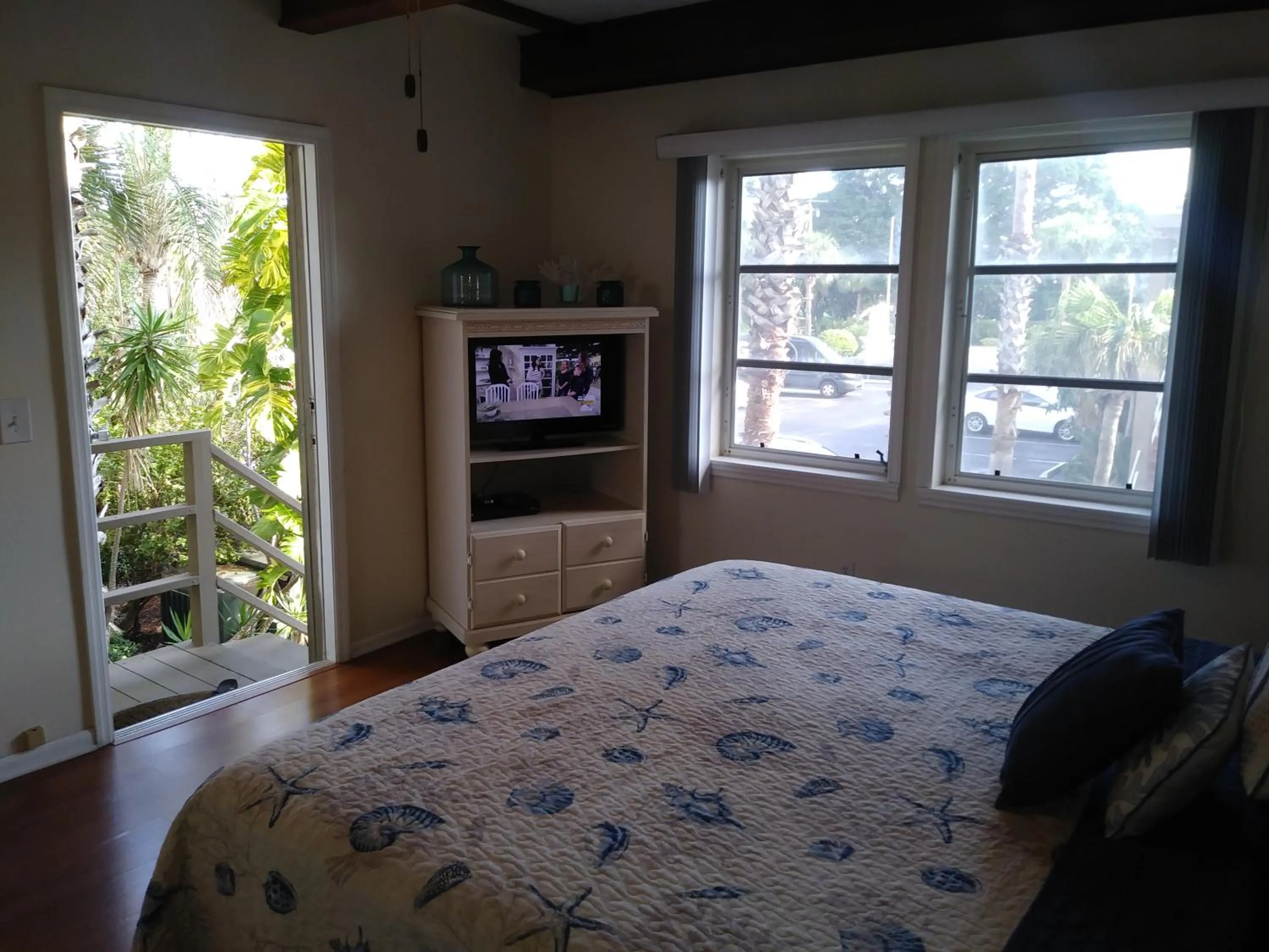 Bedroom in Turtle Crawl Inn - Longboat Key
