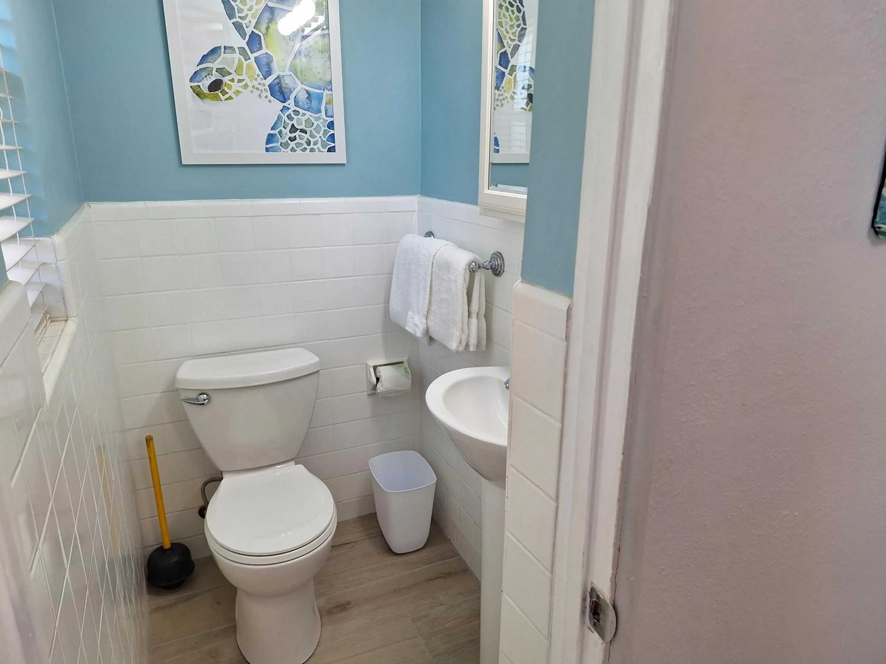 Toilet in Turtle Crawl Inn - Longboat Key