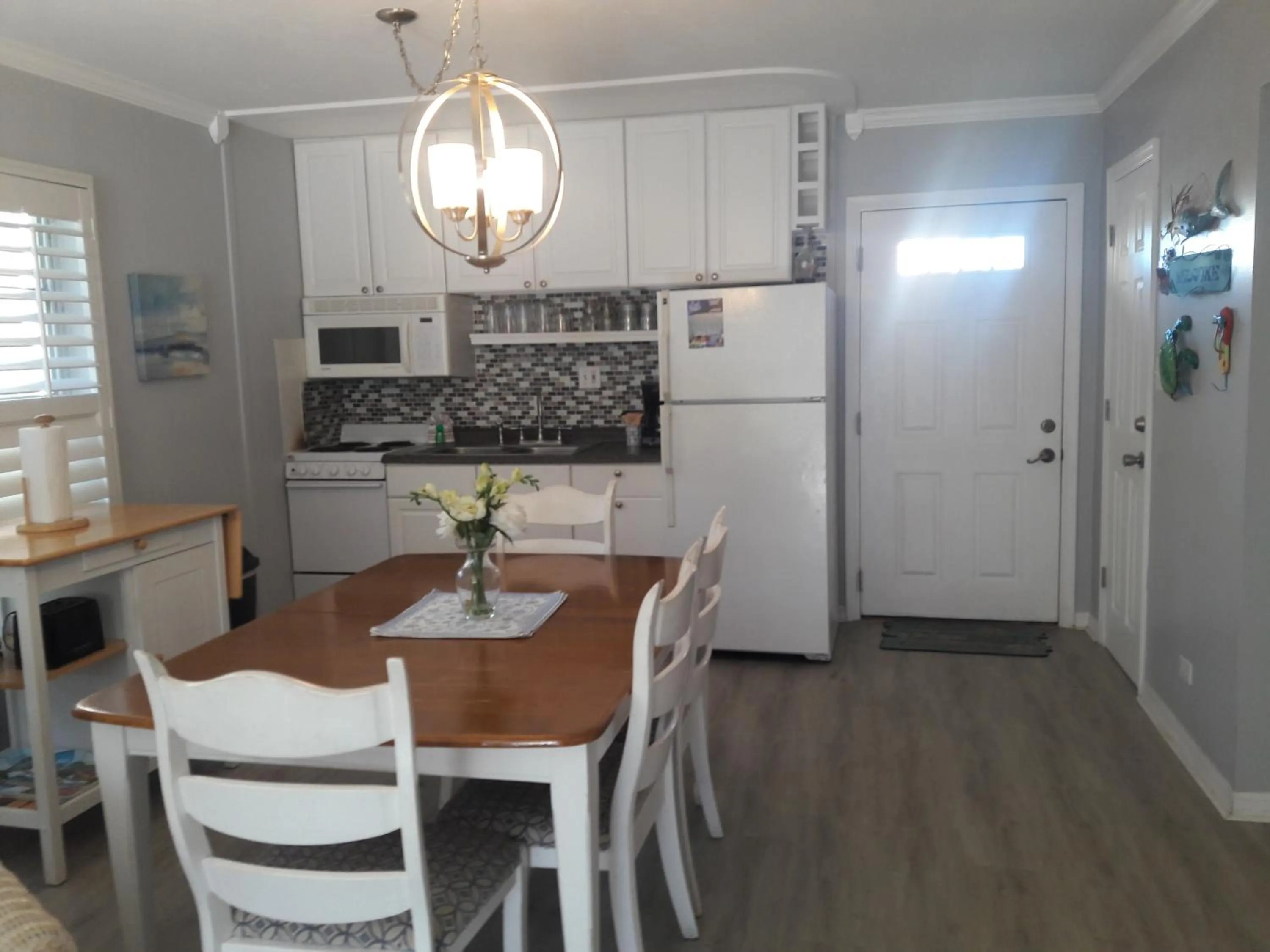 Kitchen or kitchenette in Turtle Crawl Inn - Longboat Key